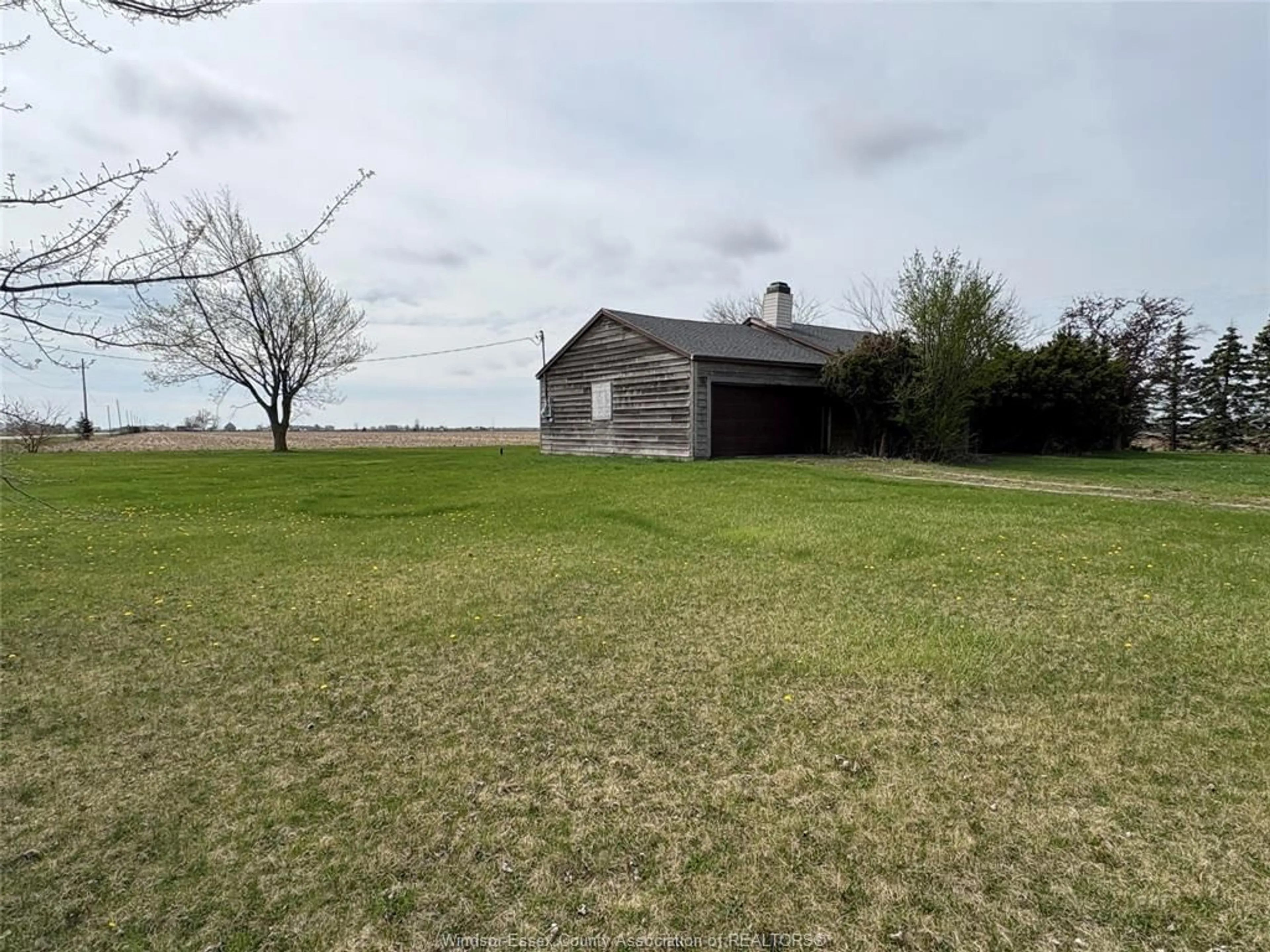 Shed for 3965 North Malden Rd, Essex Ontario N8M 2X6