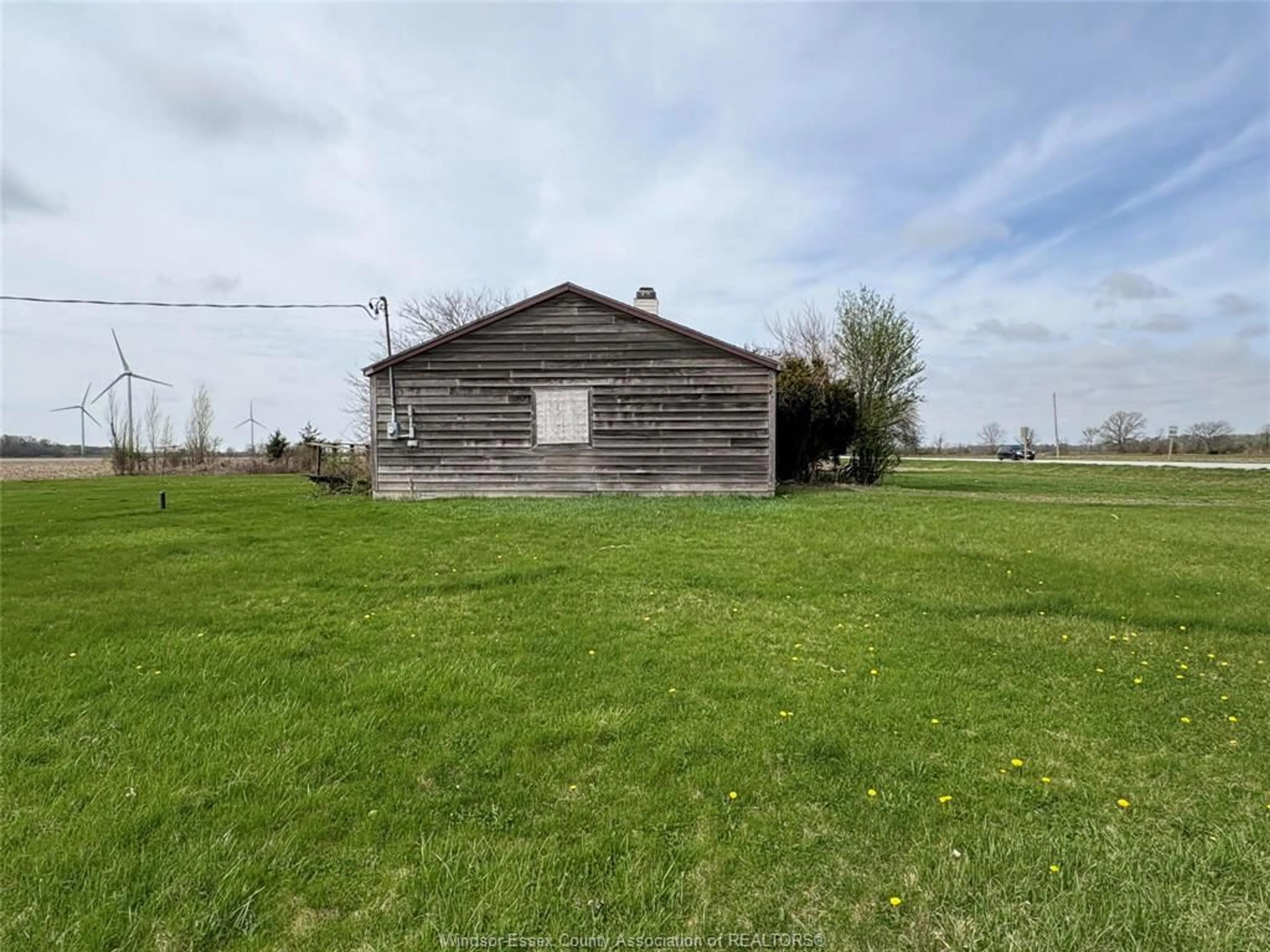 Shed for 3965 North Malden Rd, Essex Ontario N8M 2X6
