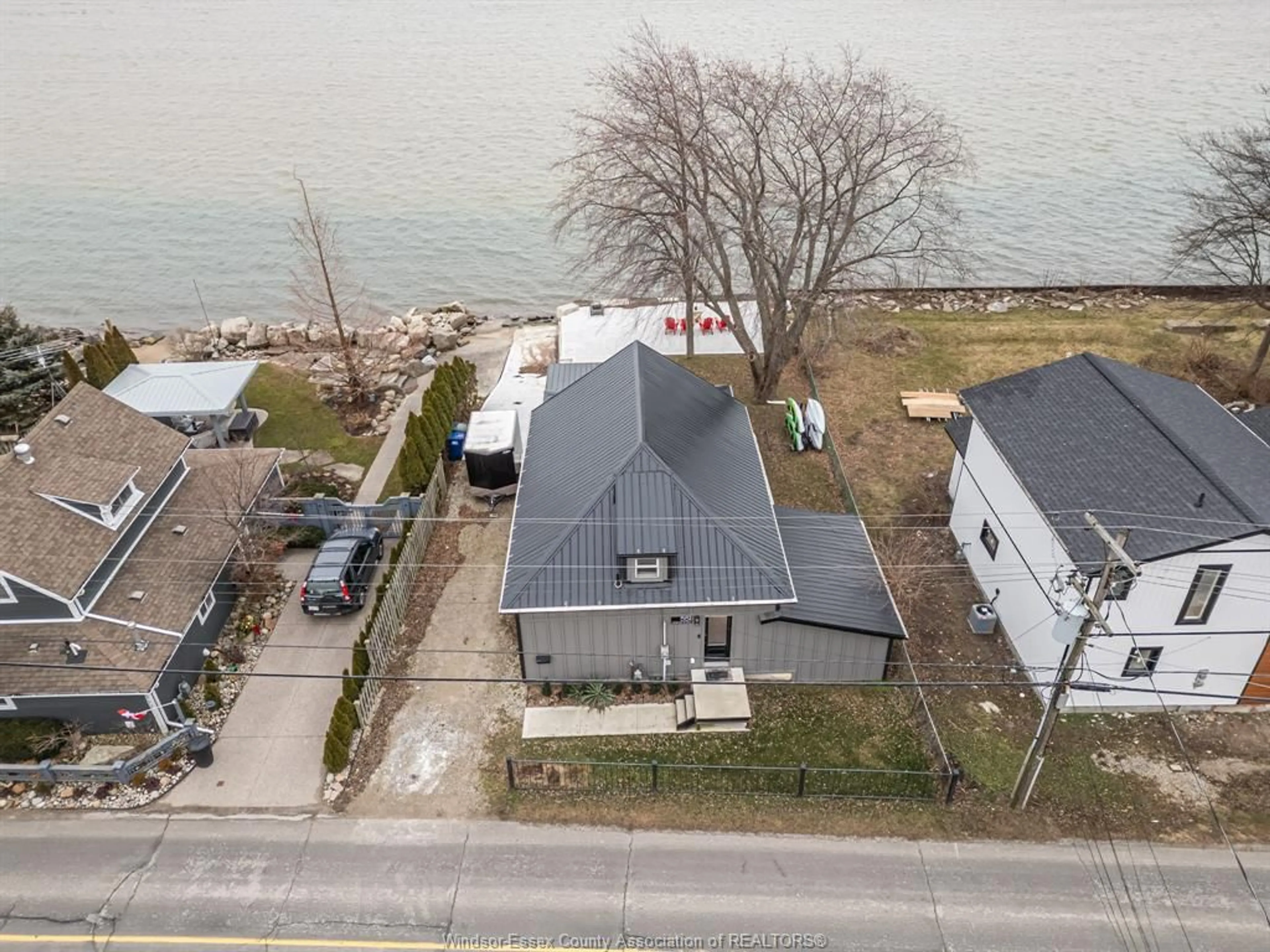 A pic from outside/outdoor area/front of a property/back of a property/a pic from drone, water/lake/river/ocean view for 551 HERITAGE Rd, Kingsville Ontario N9Y 3A9