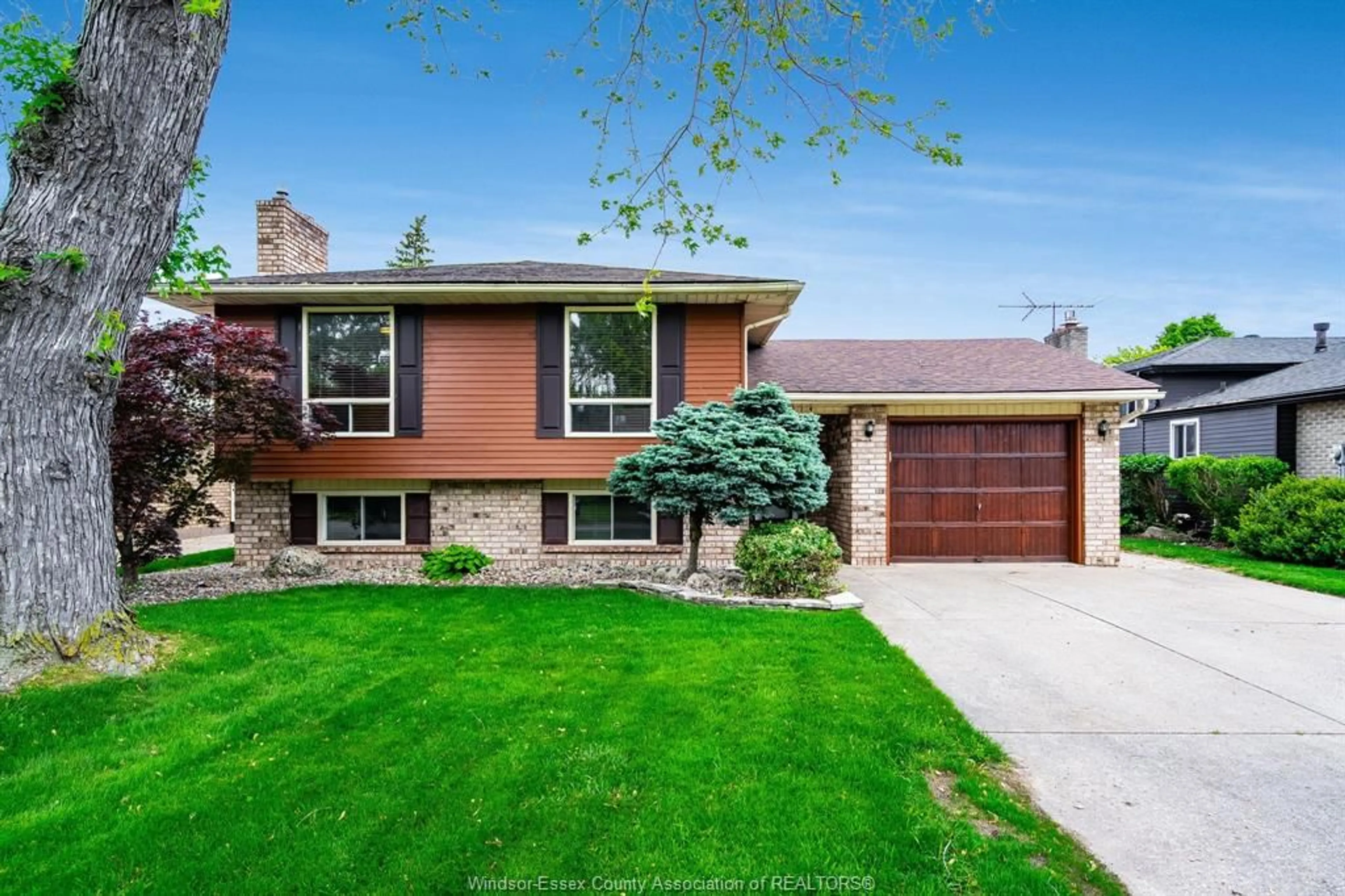 Home with brick exterior material, street for 3514 Longfellow, Windsor Ontario N9E 2L9