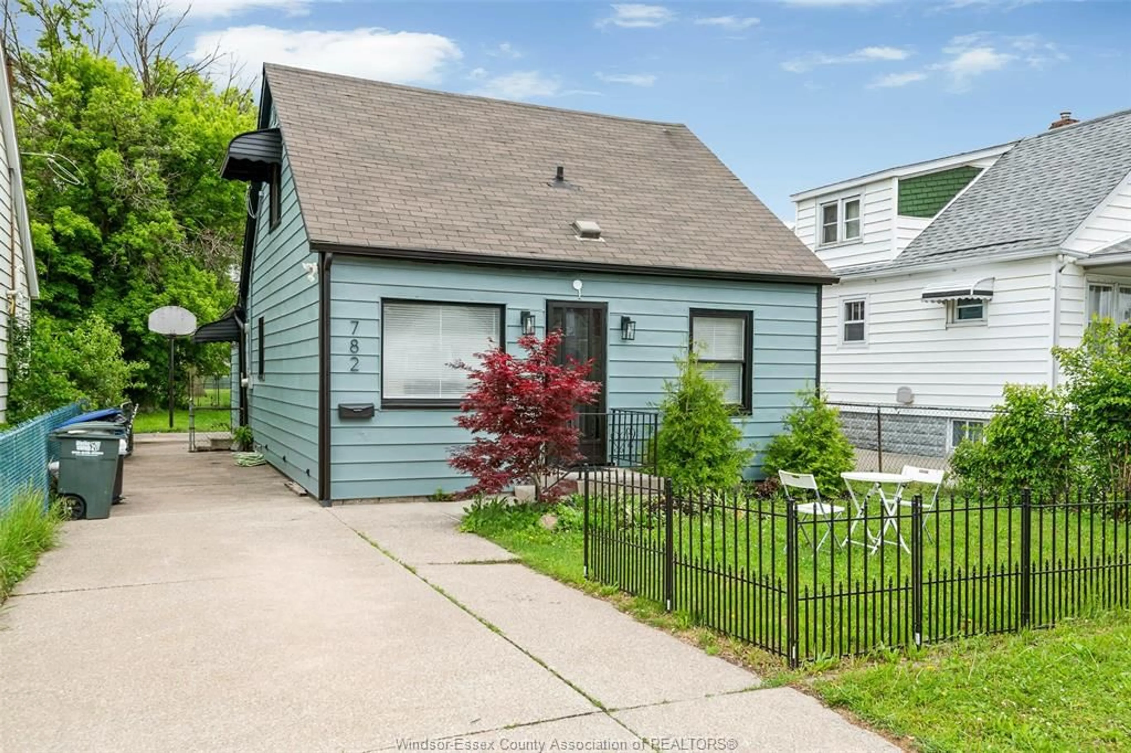 Home with vinyl exterior material, street for 782 STANLEY, Windsor Ontario N8X 3B5