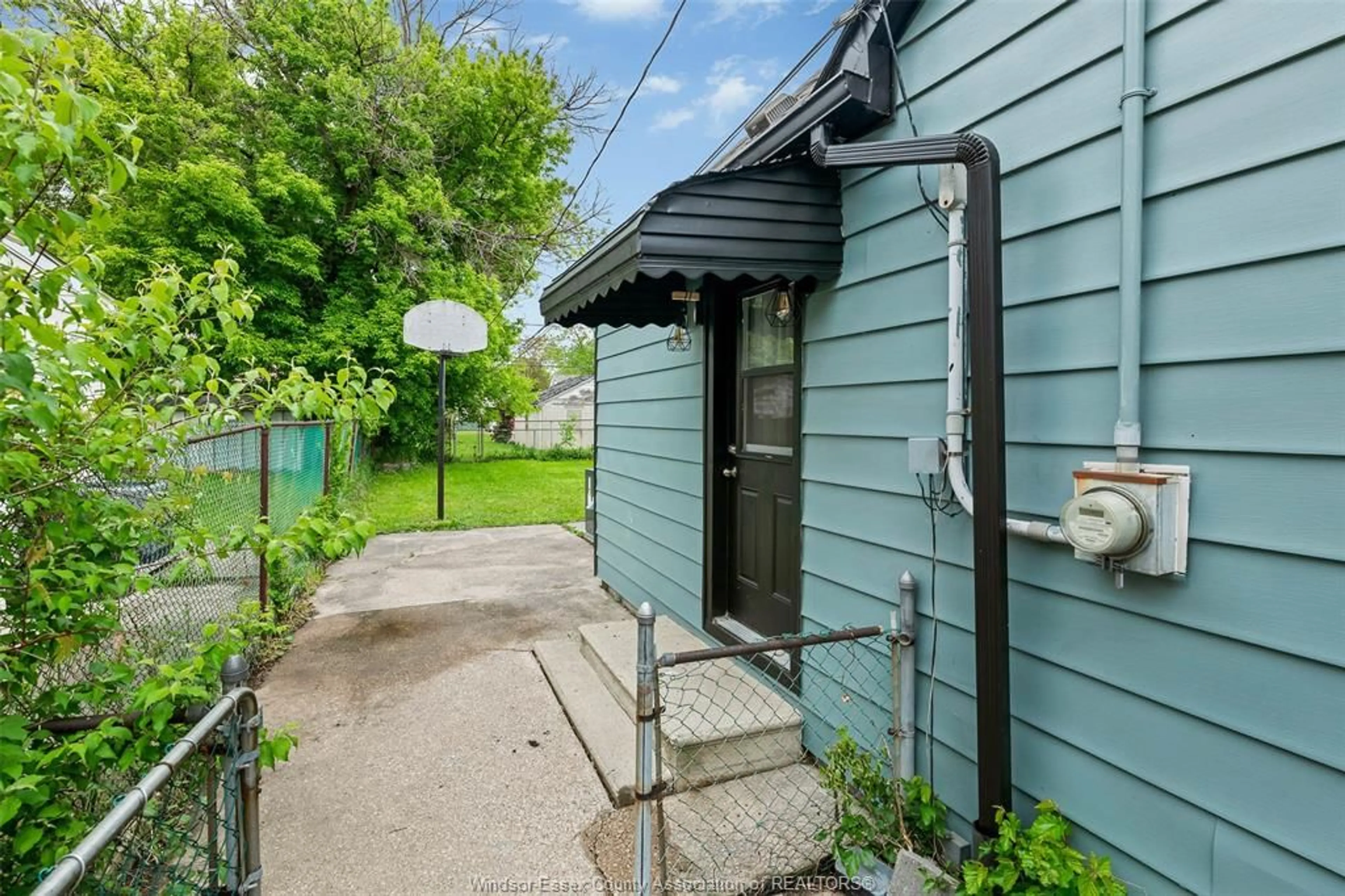 Unknown for 782 STANLEY, Windsor Ontario N8X 3B5