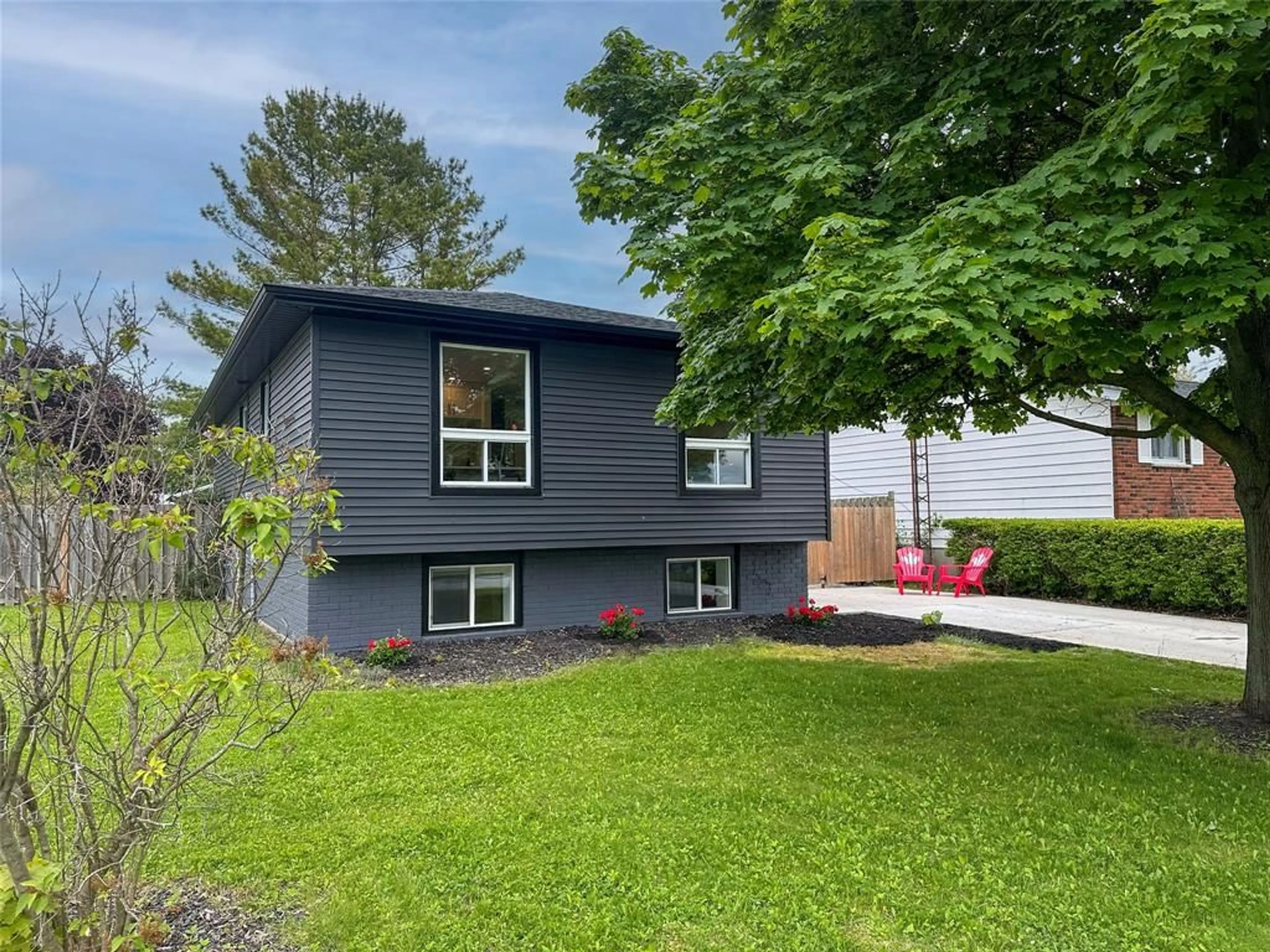 Home with vinyl exterior material, street for 1578 COUNCILLORS St, St Clair Ontario N0N 1H0