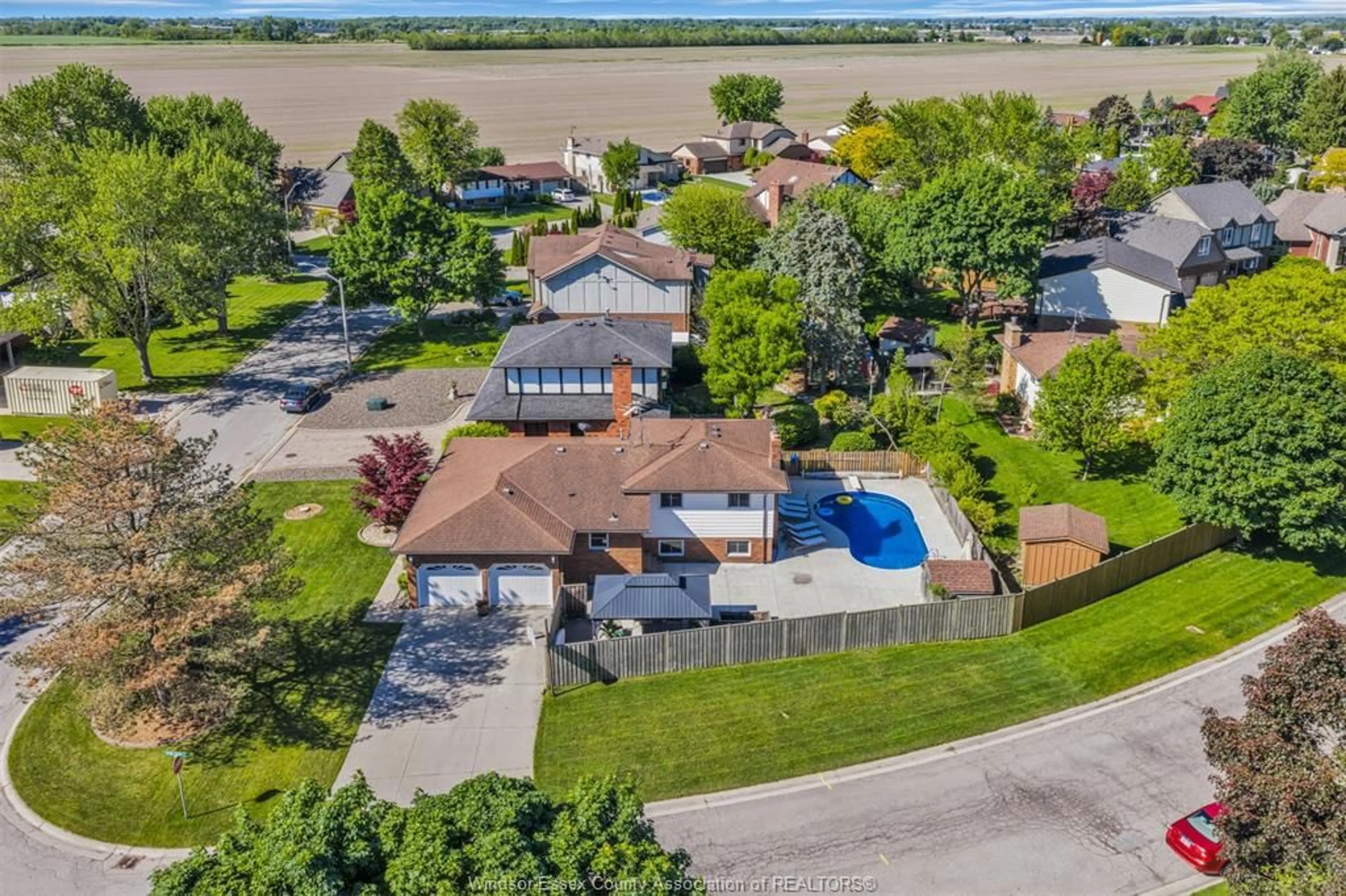 A pic from outside/outdoor area/front of a property/back of a property/a pic from drone, water/lake/river/ocean view for 478 BENETEAU Dr, Amherstburg Ontario N9V 3R3