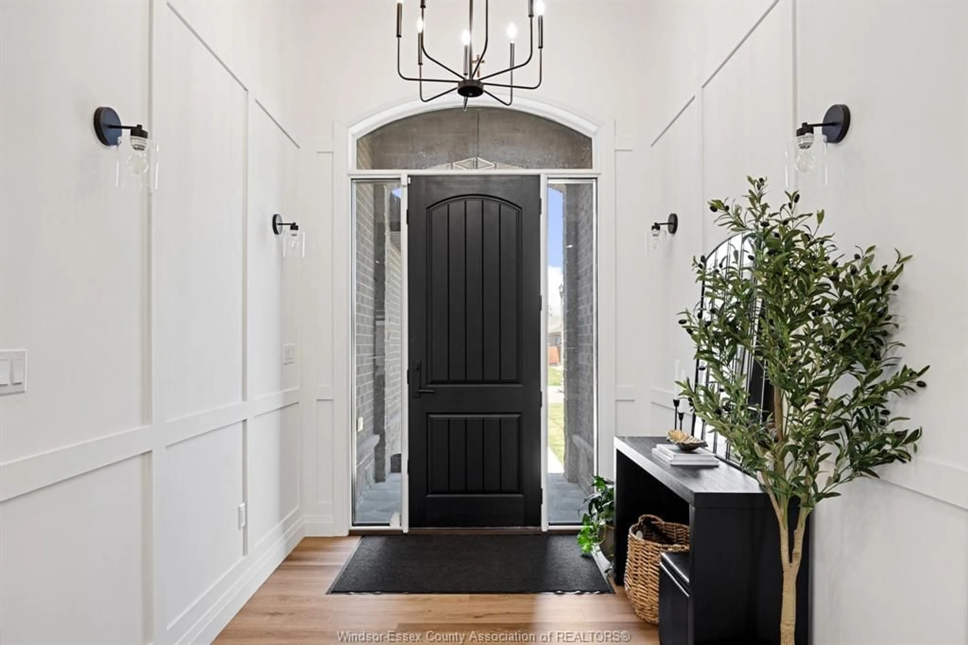 Indoor entryway for 127 WHELAN, Amherstburg Ontario N9V 0A9