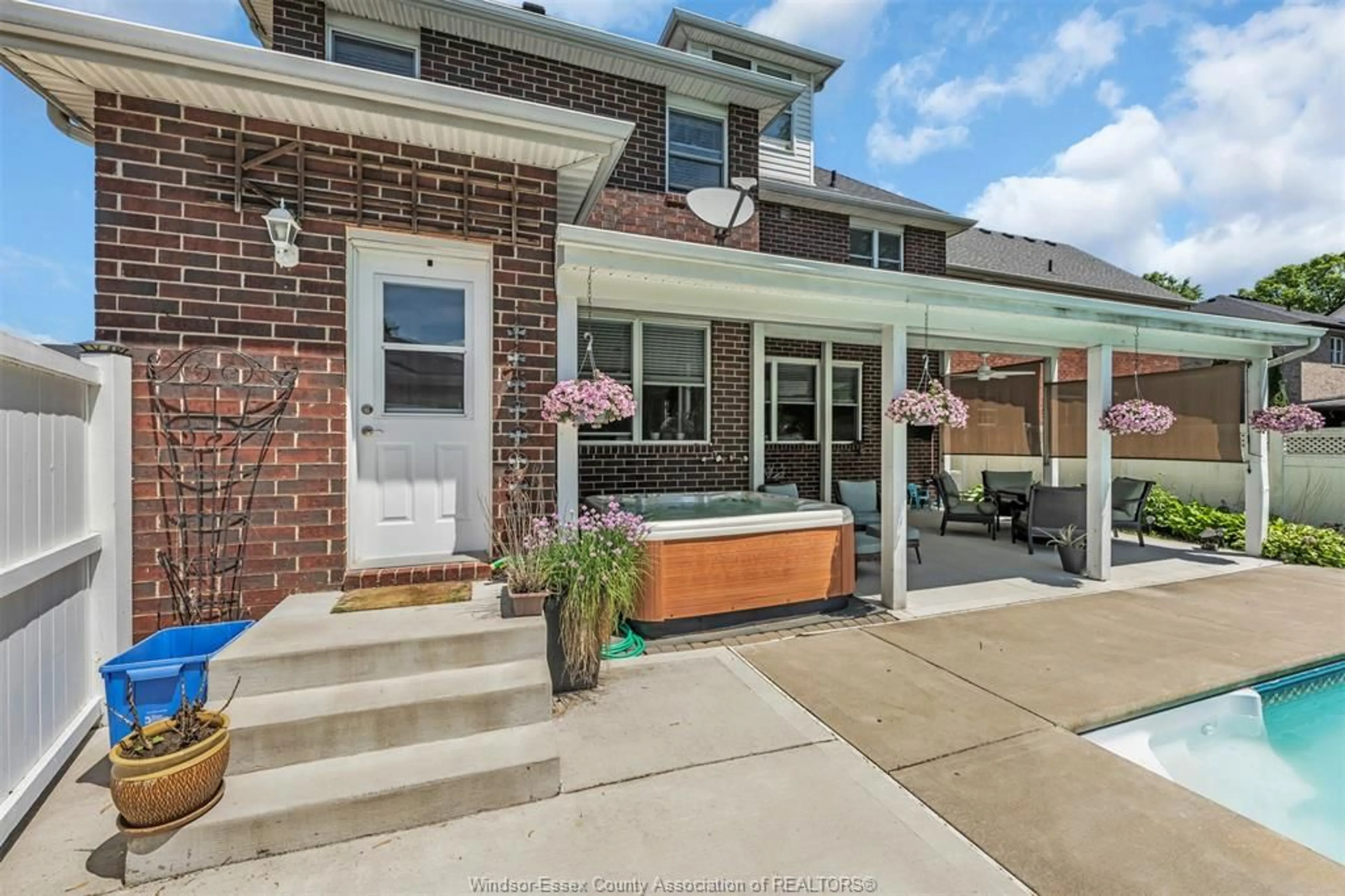 Unknown for 1210 MONTY St, LaSalle Ontario N9J 3S2