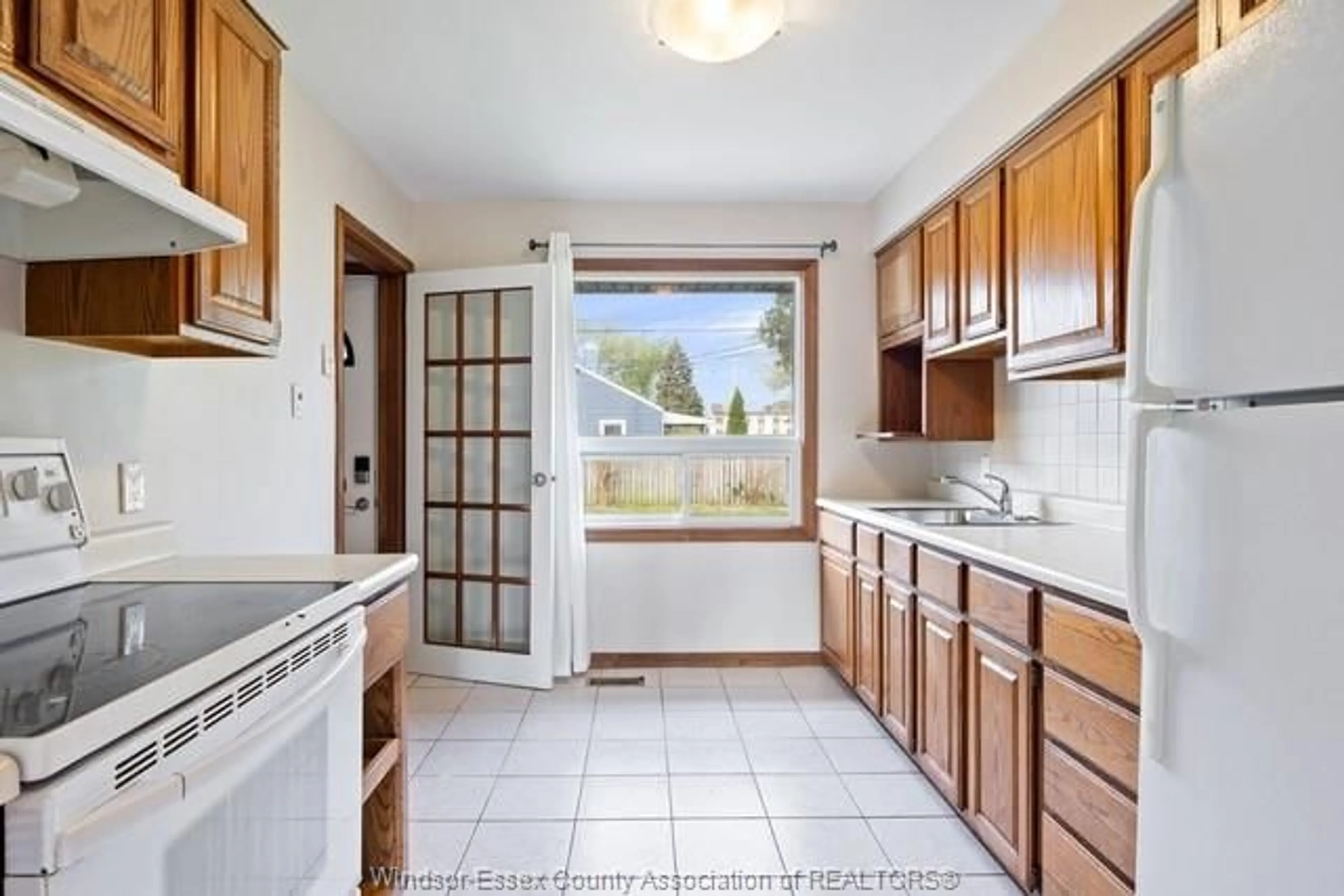 Standard kitchen, ceramic/tile floor for 1105 Harrison, Windsor Ontario N9C 3J4
