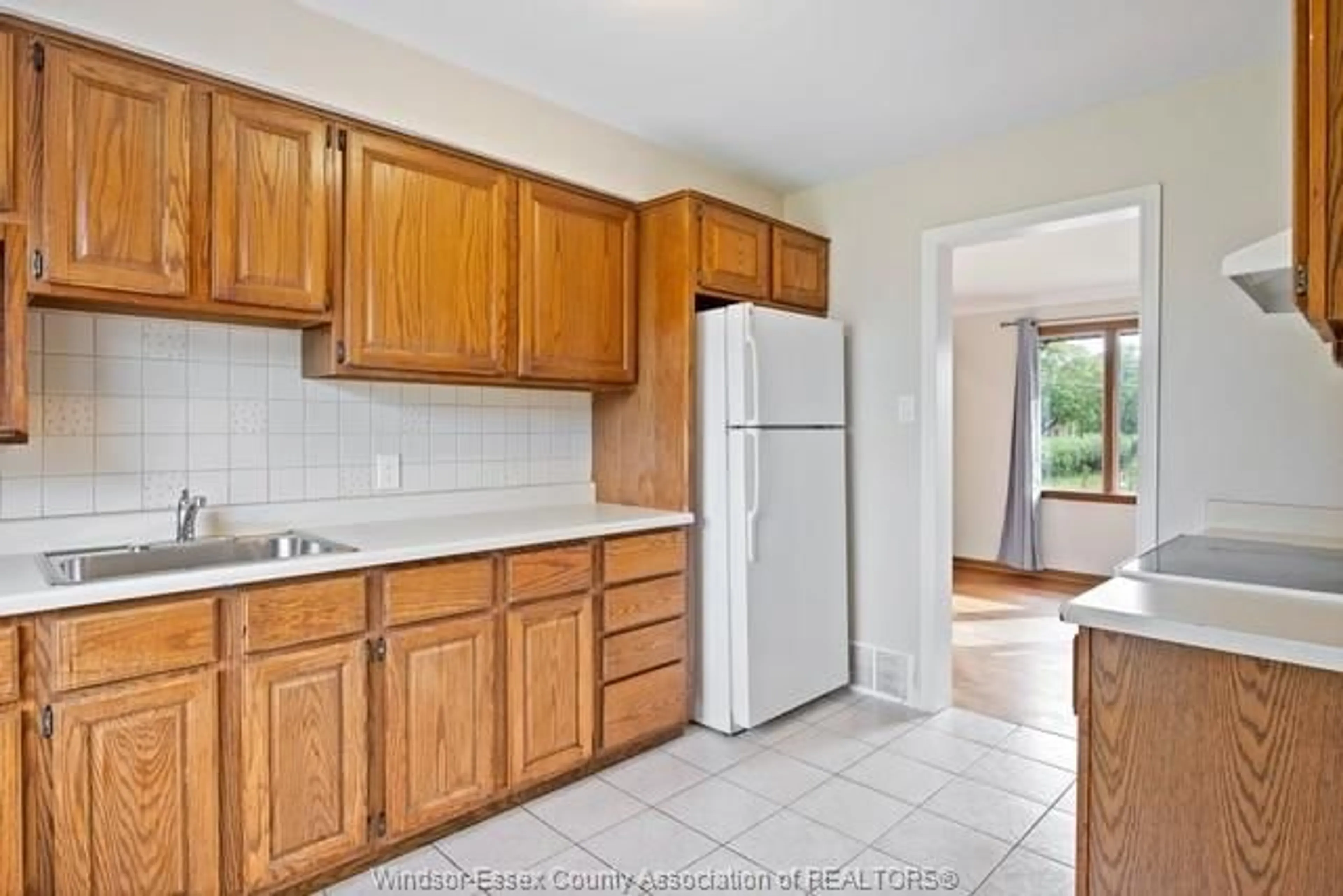 Standard kitchen, ceramic/tile floor for 1105 Harrison, Windsor Ontario N9C 3J4