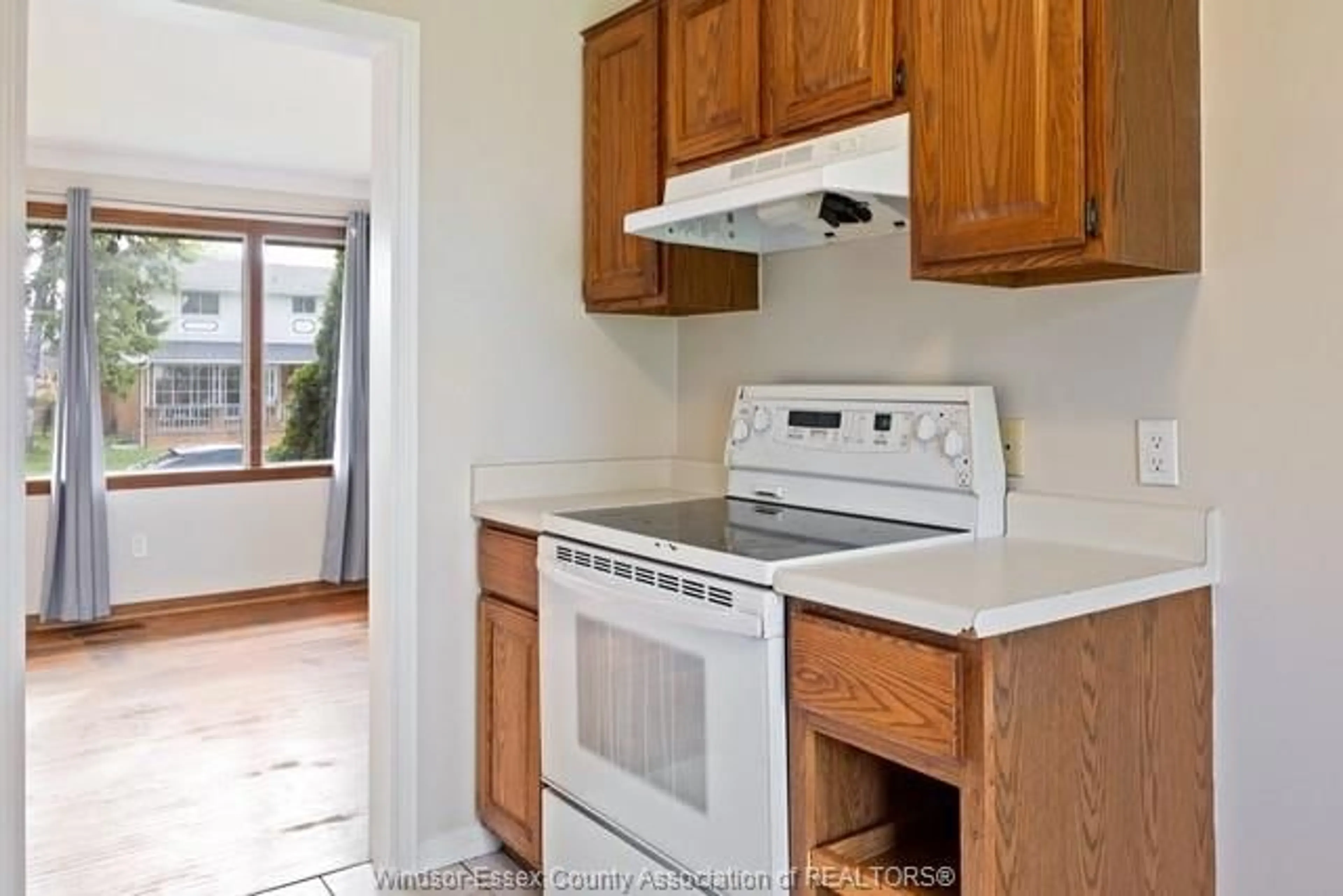 Standard kitchen, unknown for 1105 Harrison, Windsor Ontario N9C 3J4
