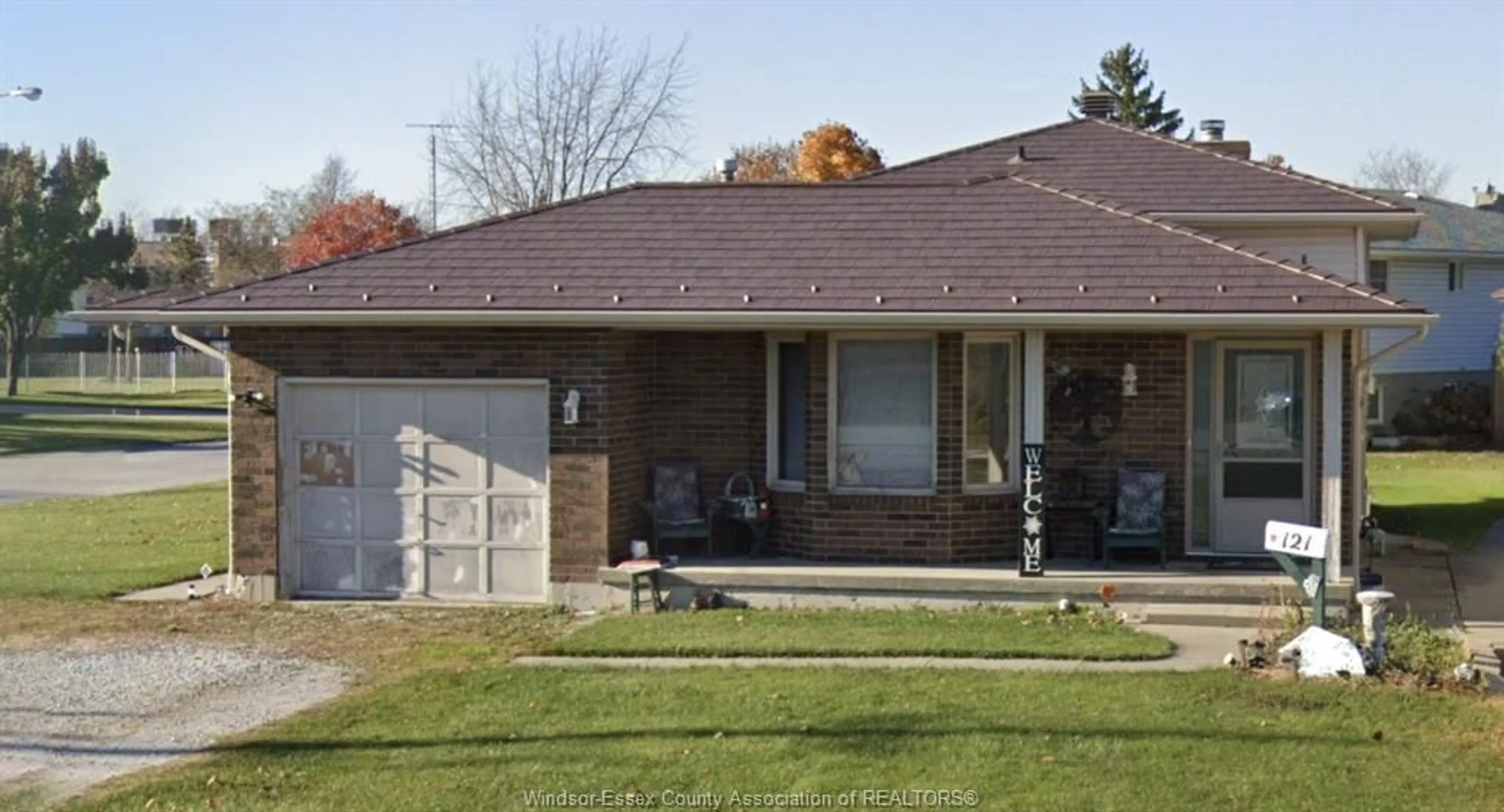 Home with brick exterior material, street for 121 FAIRVIEW Ave, Essex Ontario N8M 2R3