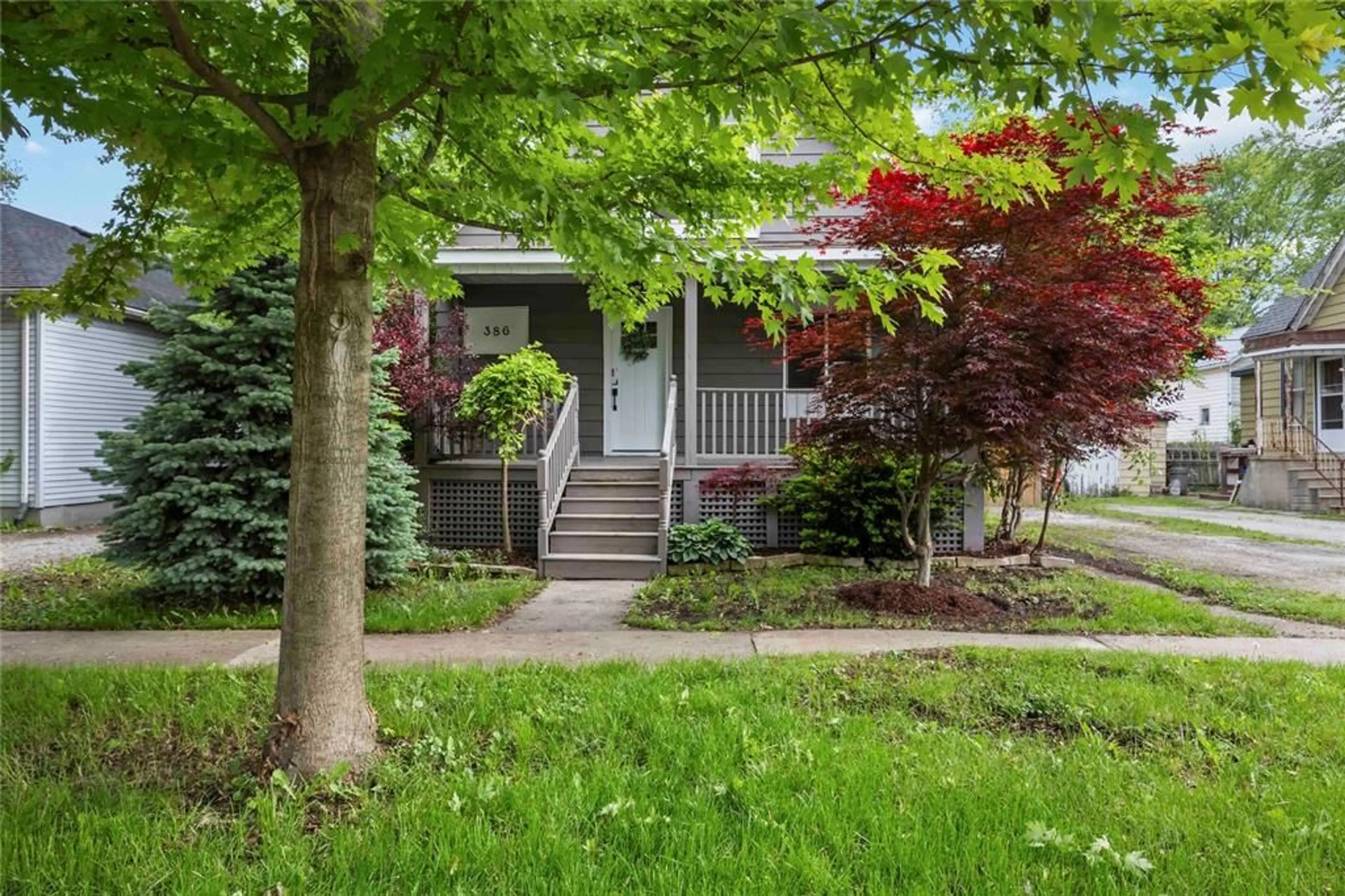 Home with vinyl exterior material, street for 386 CROMWELL St, Sarnia Ontario N7T 3Y8