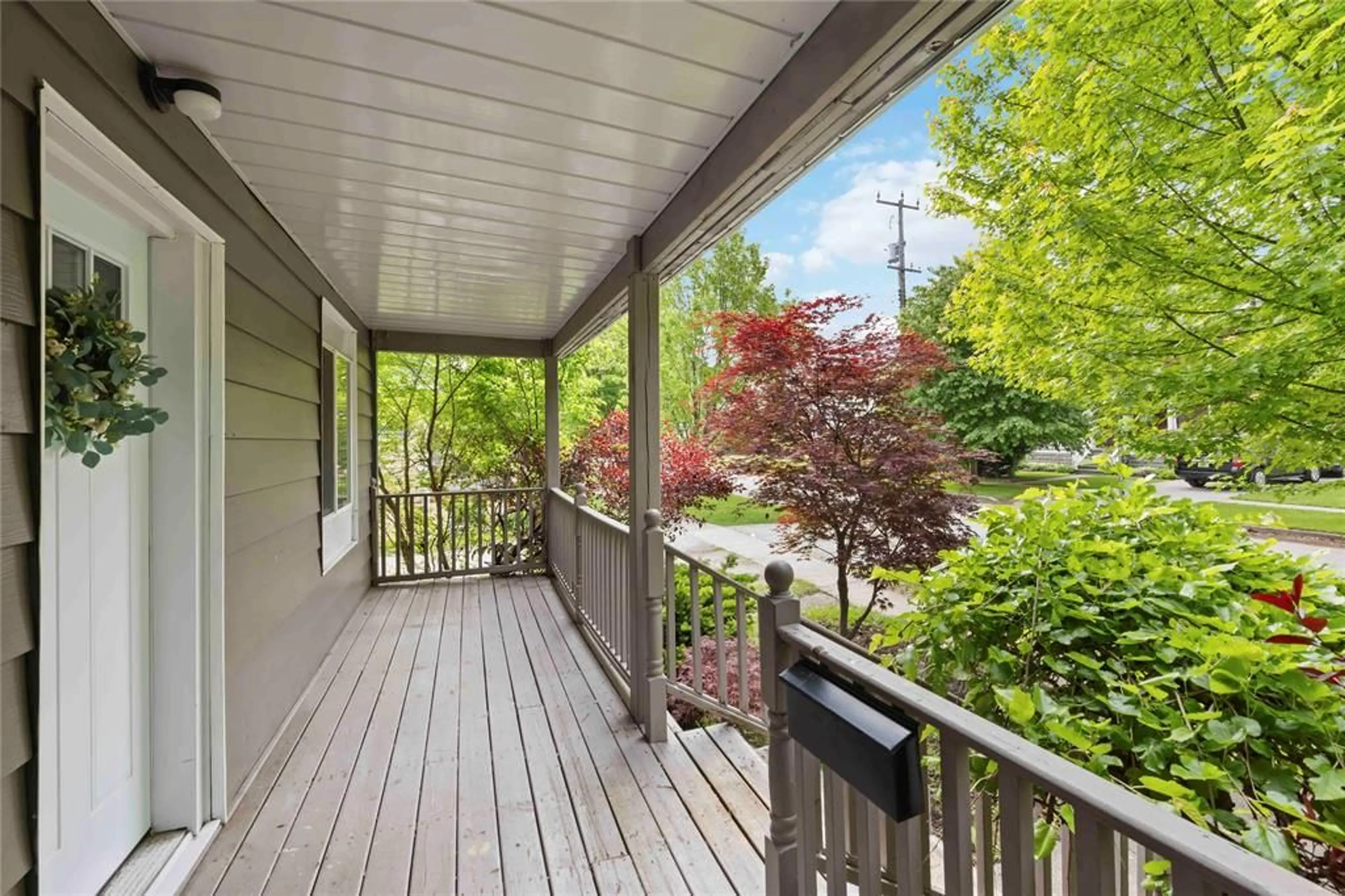 Patio, street for 386 CROMWELL St, Sarnia Ontario N7T 3Y8