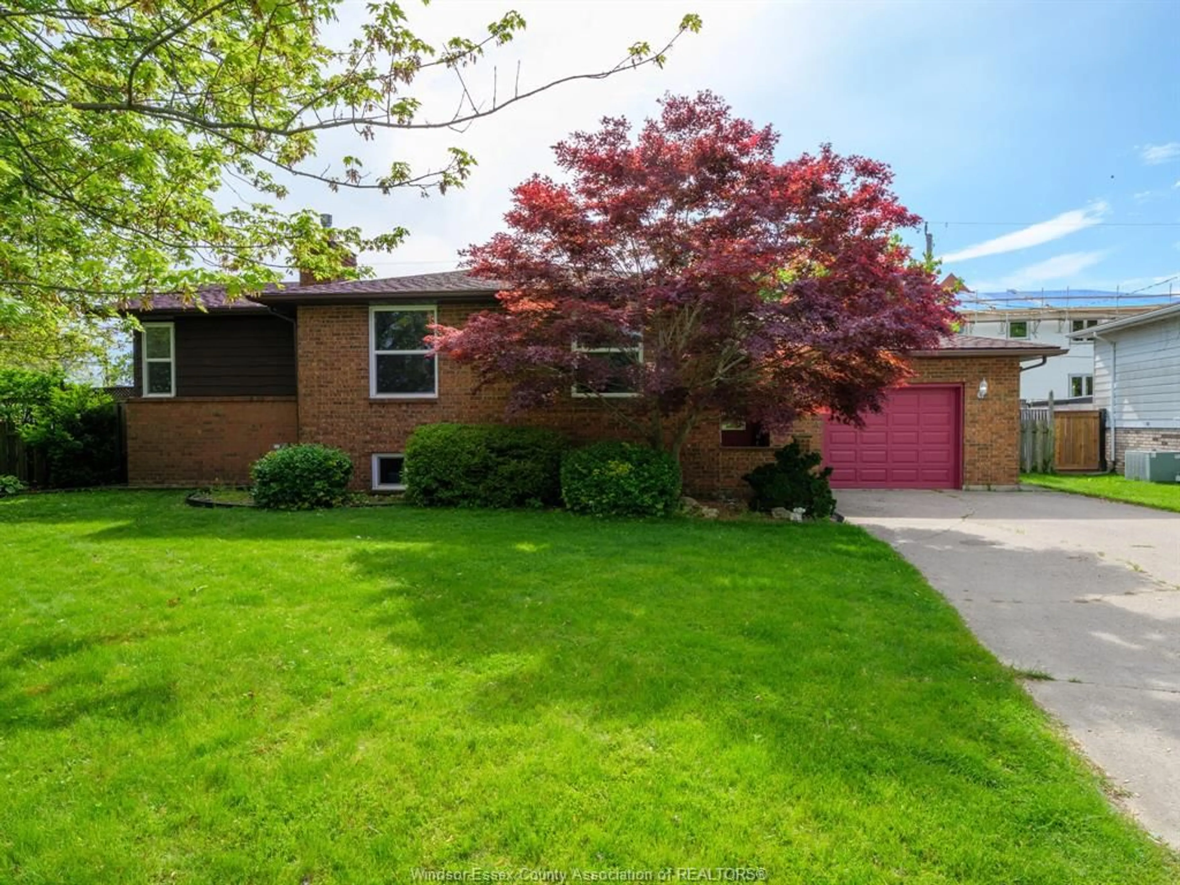 Home with vinyl exterior material, street for 25 MARLENE Cres, Leamington Ontario N8H 4J8