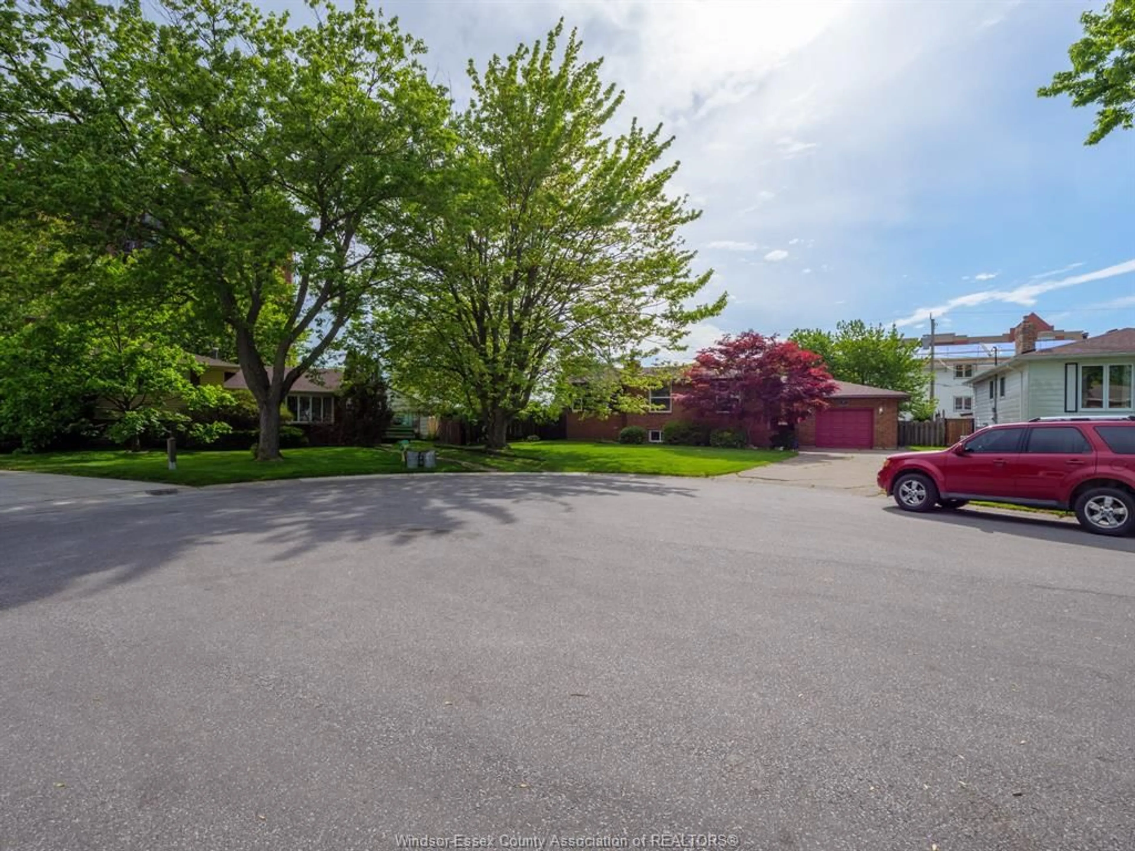 A pic from outside/outdoor area/front of a property/back of a property/a pic from drone, street for 25 MARLENE Cres, Leamington Ontario N8H 4J8