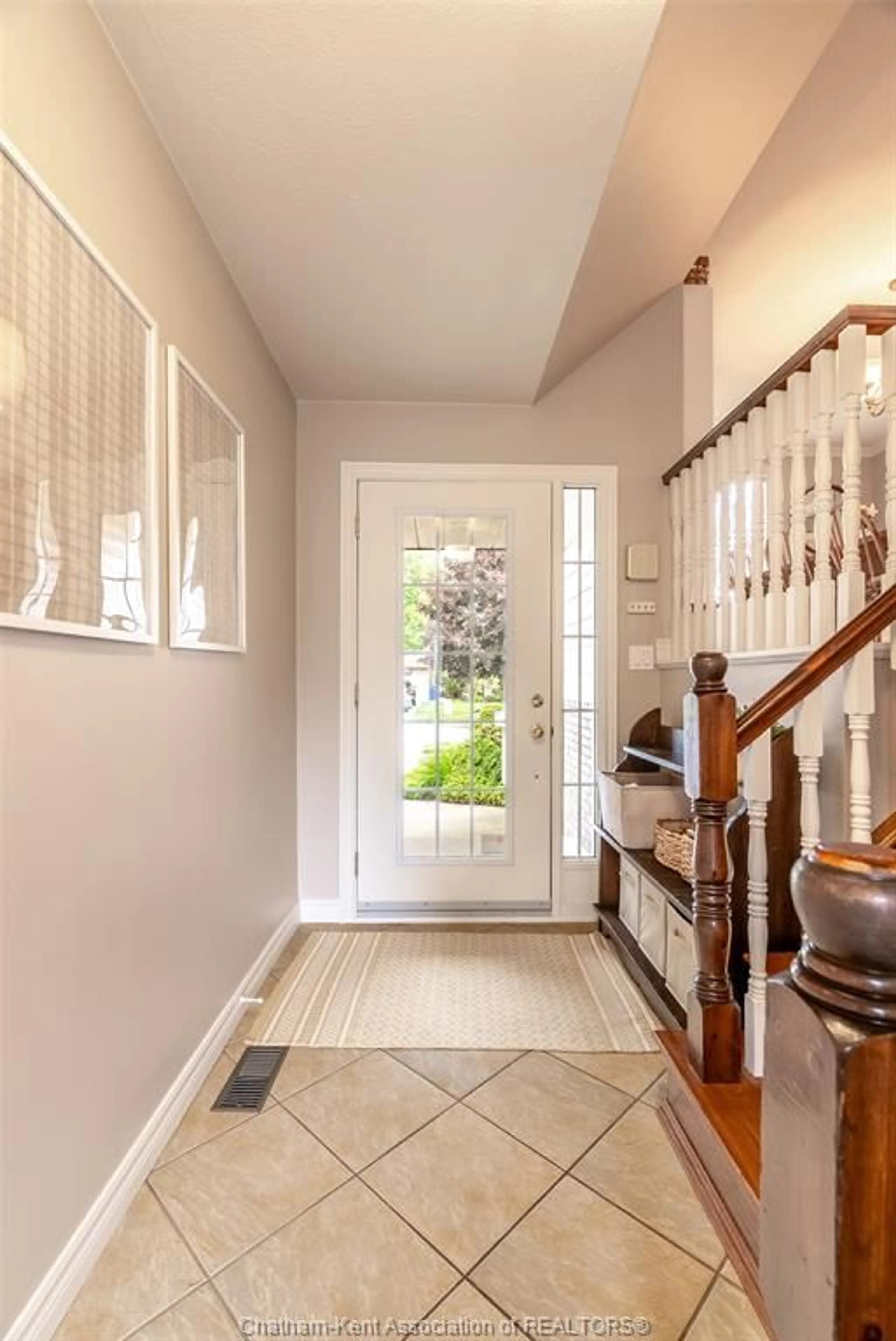 Indoor entryway for 348 Campus Pky, Chatham Ontario N7L 5A8