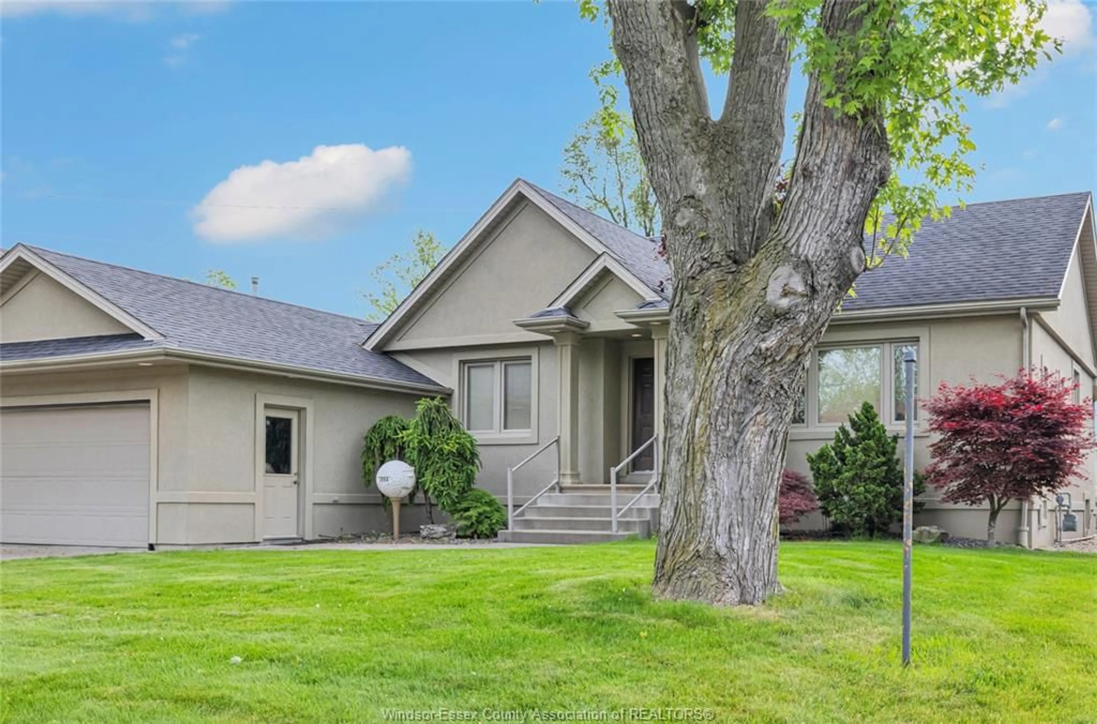 Home with vinyl exterior material, street for 3994 ROSELAND, Windsor Ontario N9G 1Z8