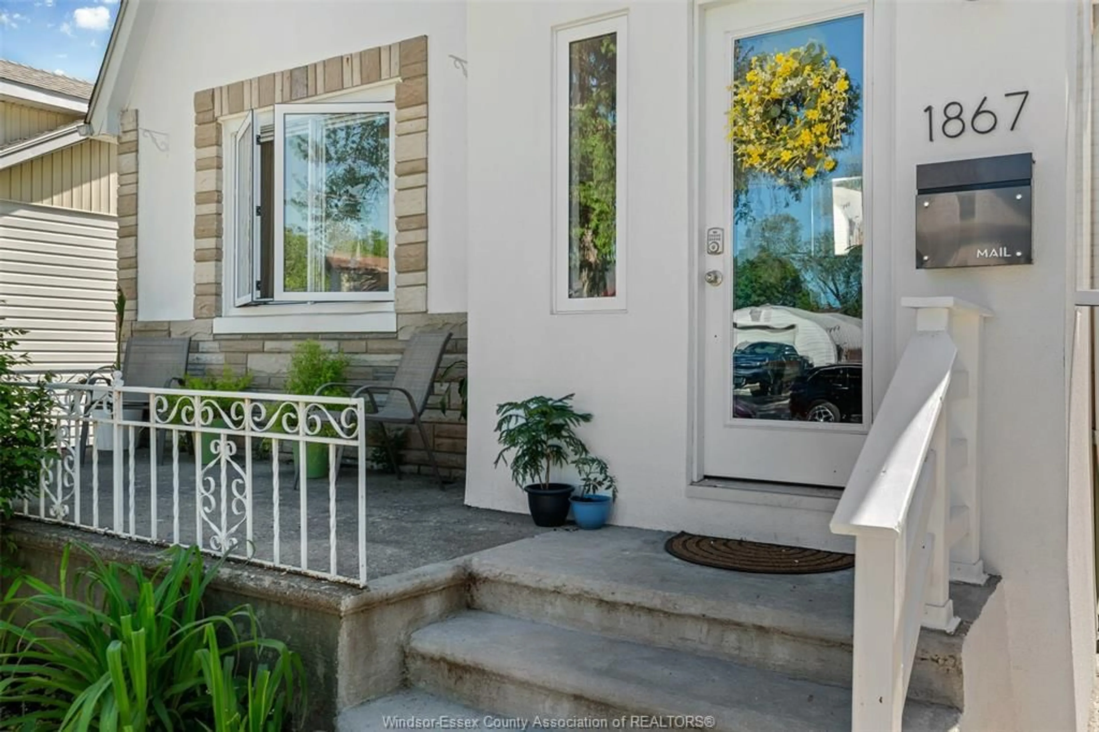 Indoor entryway for 1867 ST. LUKE, Windsor Ontario N8W 3W8