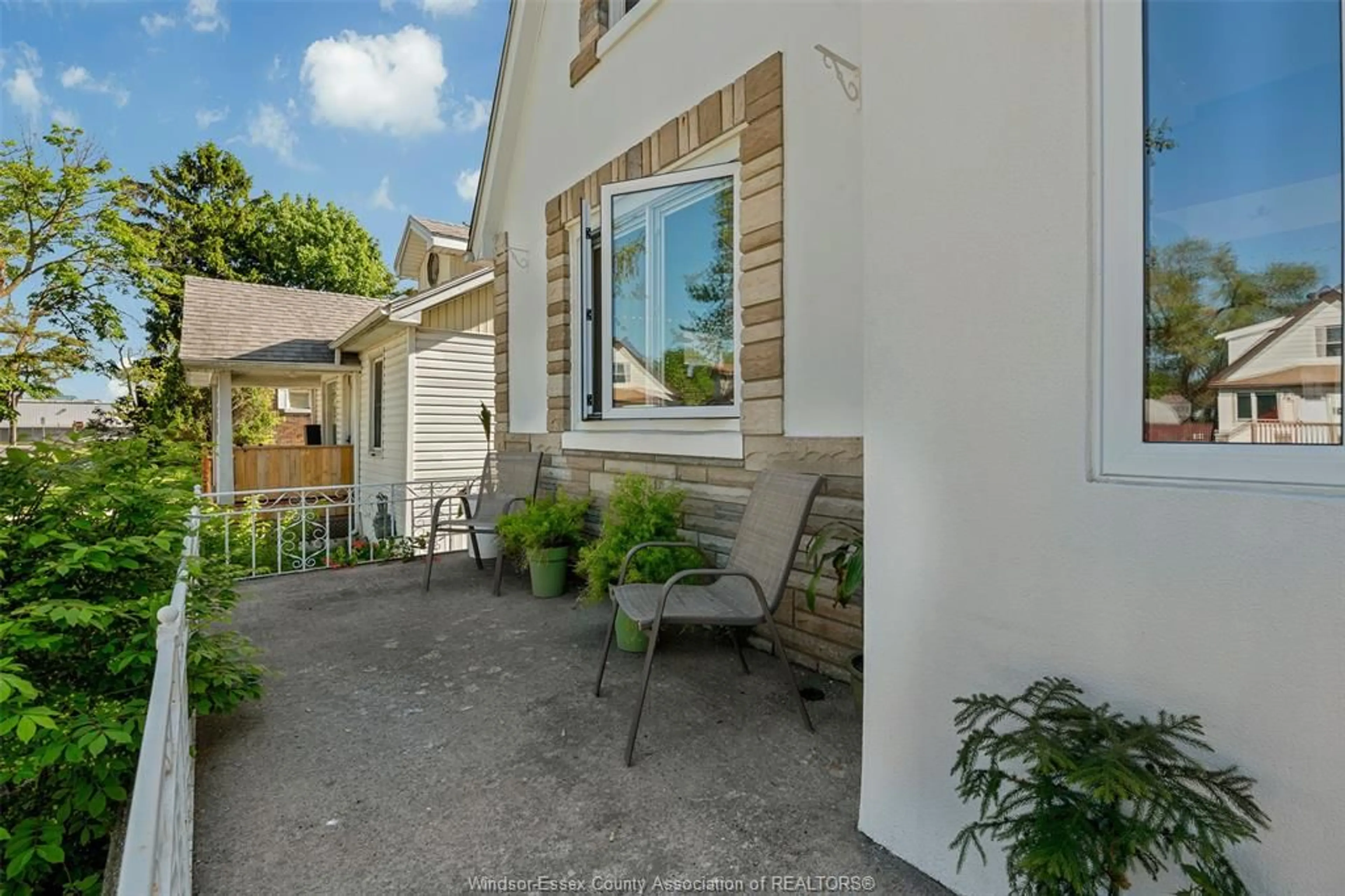 Patio, street for 1867 ST. LUKE, Windsor Ontario N8W 3W8