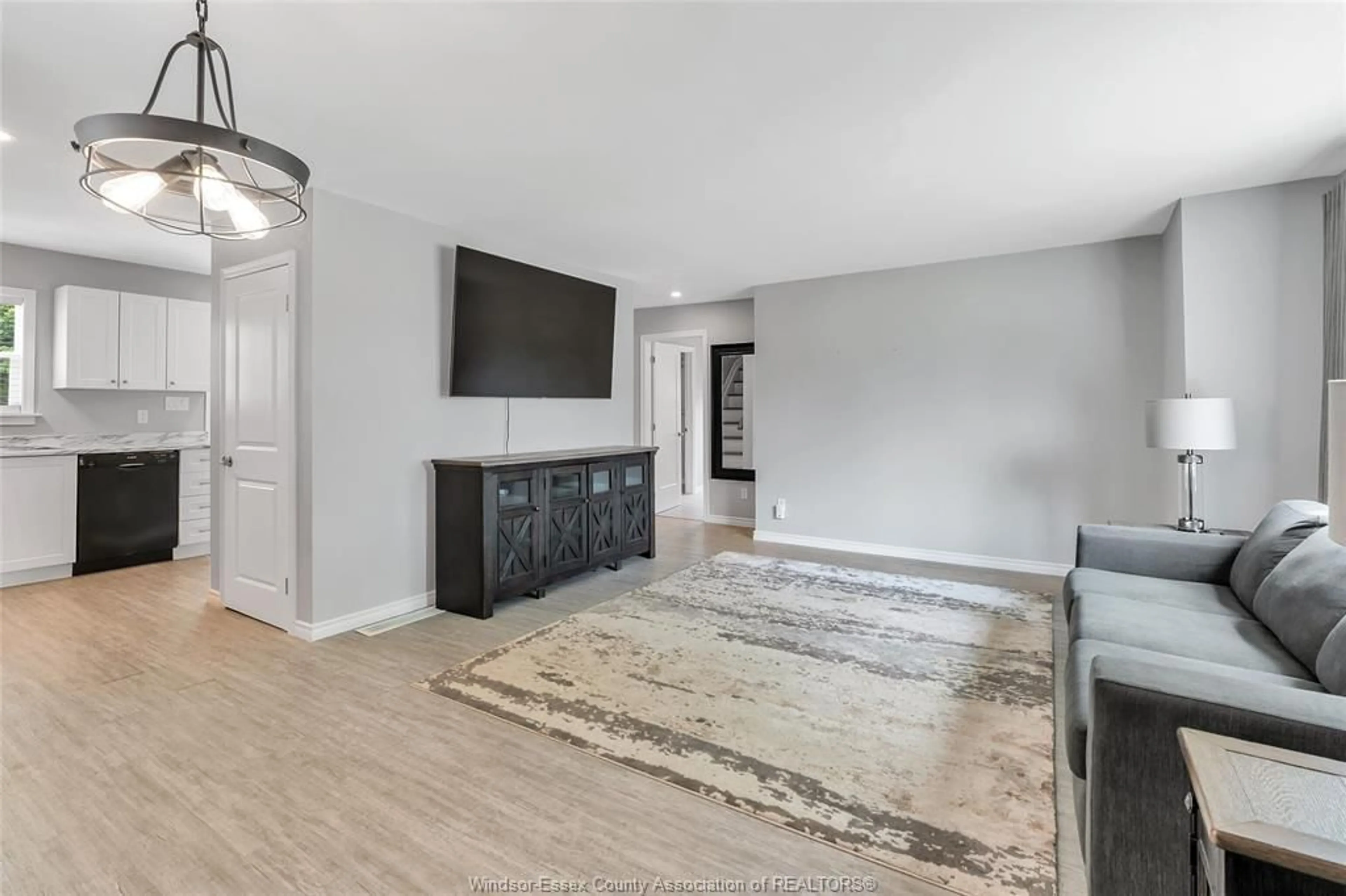 Unknown for 748 MEMORIAL Dr, Windsor Ontario N8W 1W1