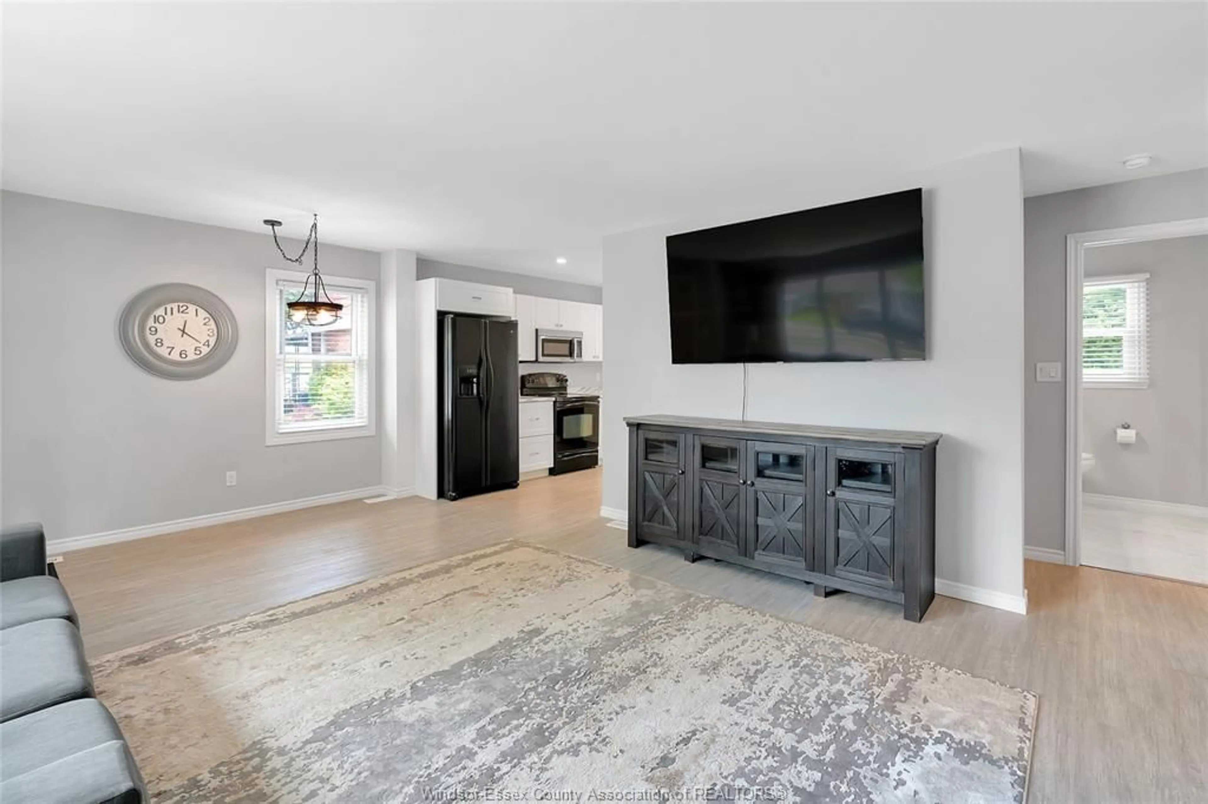 Home theater for 748 MEMORIAL Dr, Windsor Ontario N8W 1W1