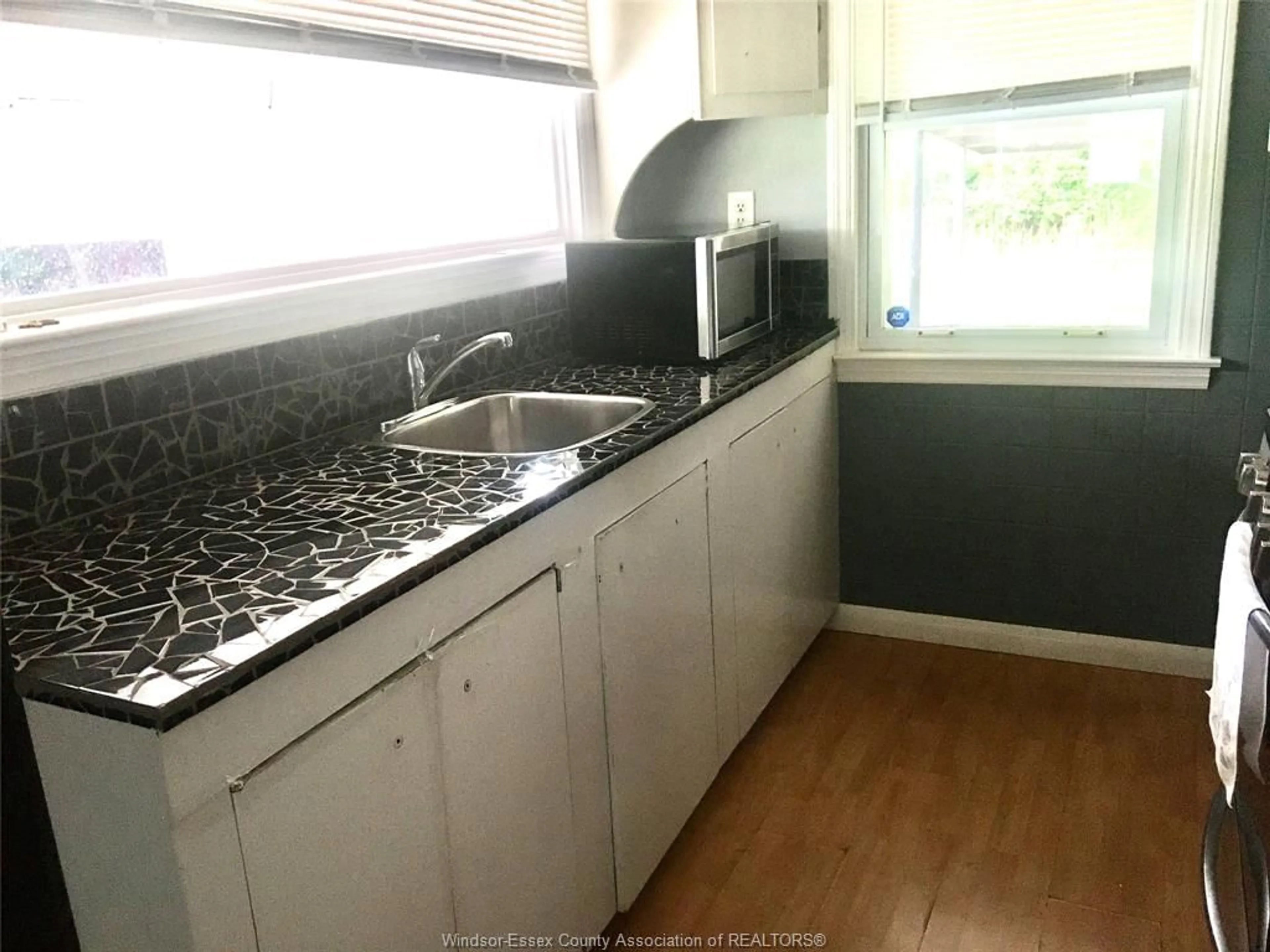 Standard kitchen, unknown for 1145 FORD Blvd, Windsor Ontario N8S 2G2