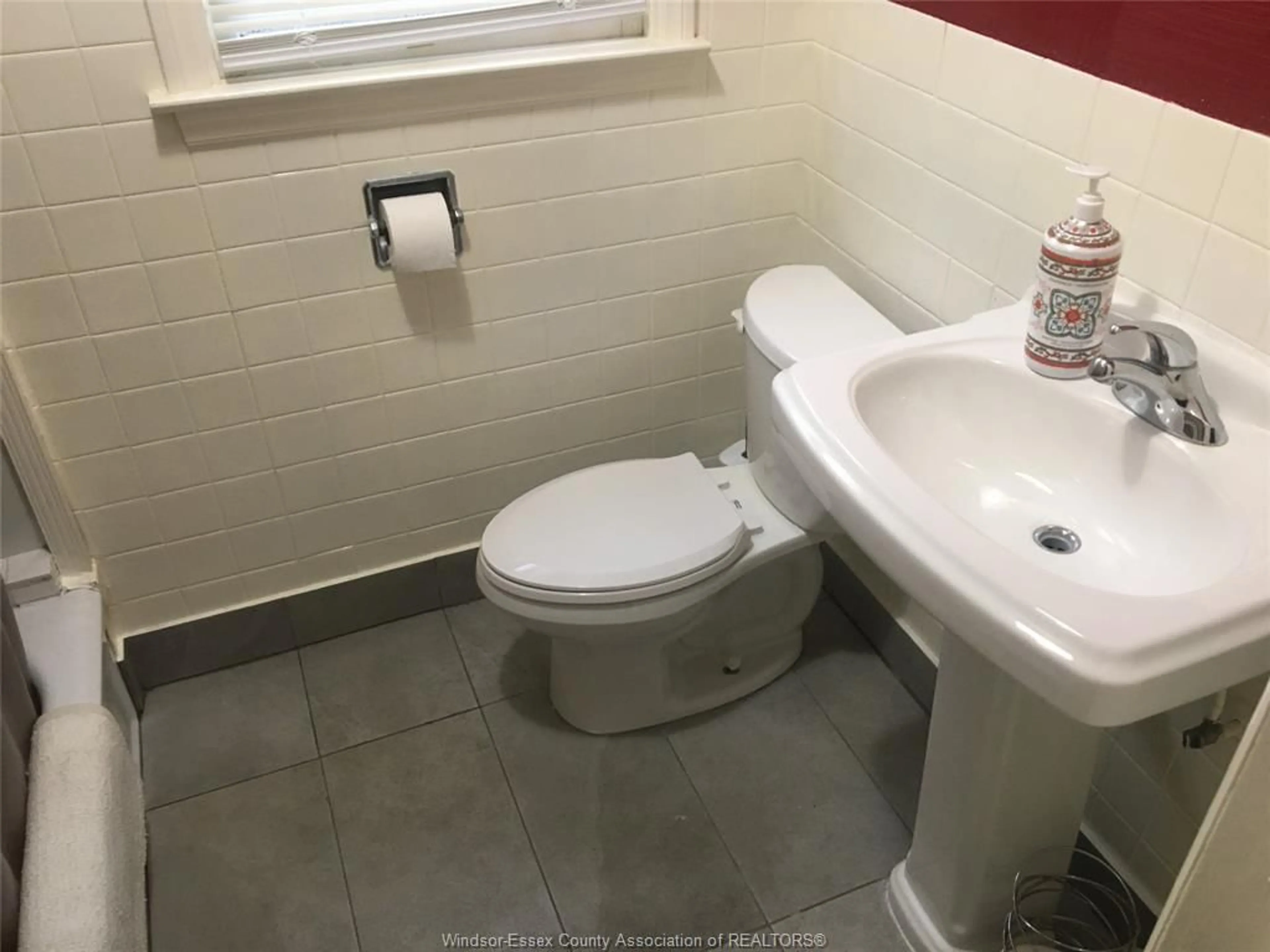 Standard bathroom, unknown for 1145 FORD Blvd, Windsor Ontario N8S 2G2