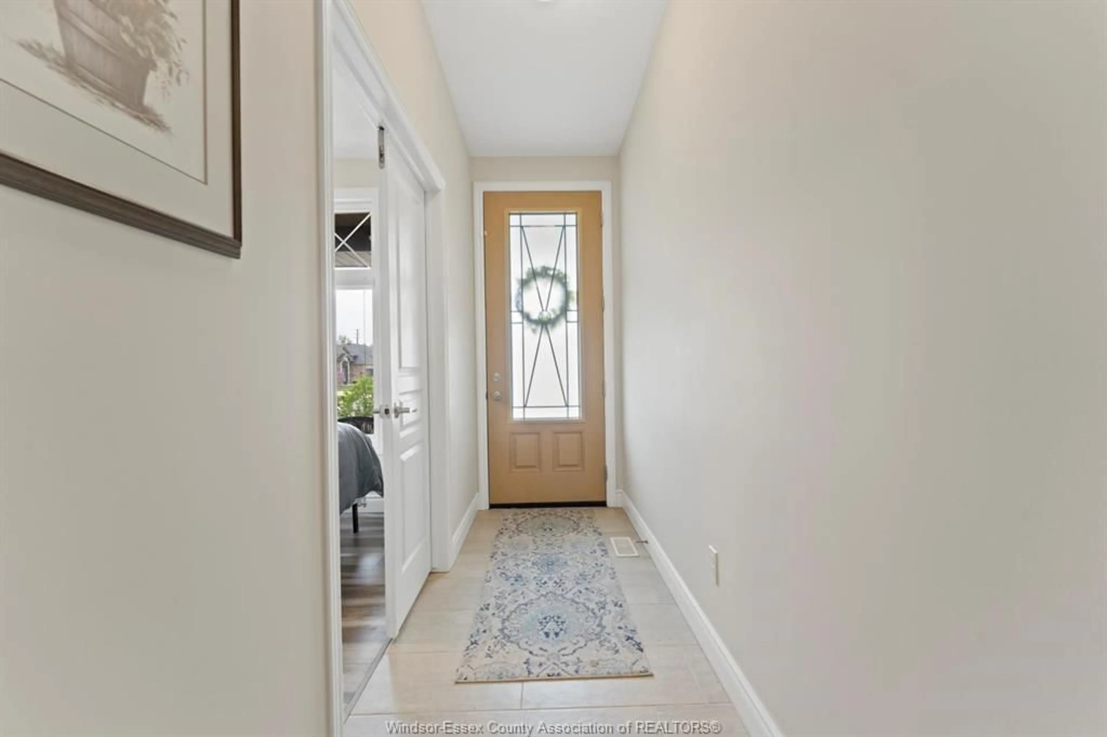Indoor entryway for 58 HAZEL Cres, Kingsville Ontario N9Y 0B1