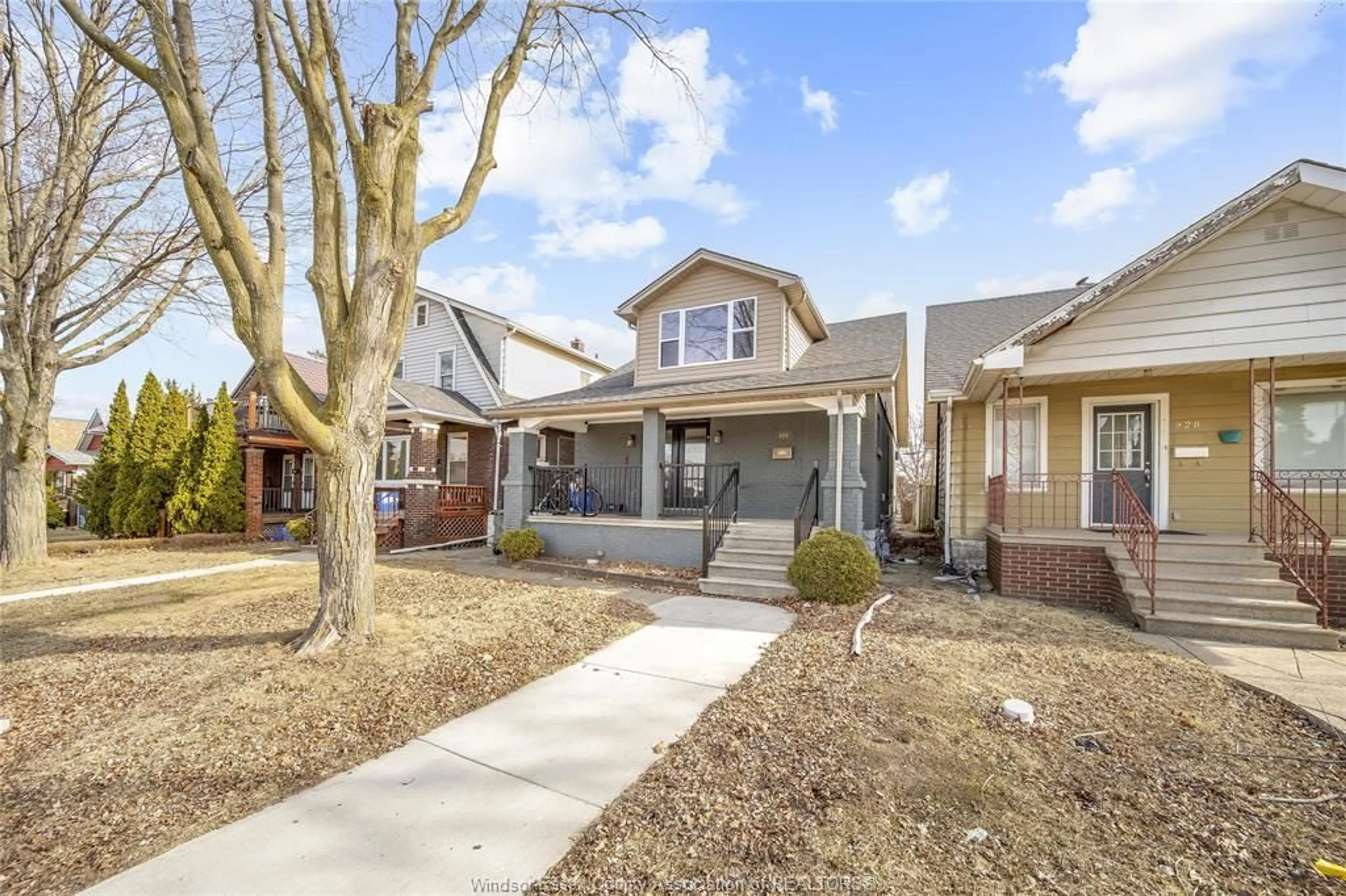 Home with brick exterior material, street for 926 CURRY Ave, Windsor Ontario N9B 2C5