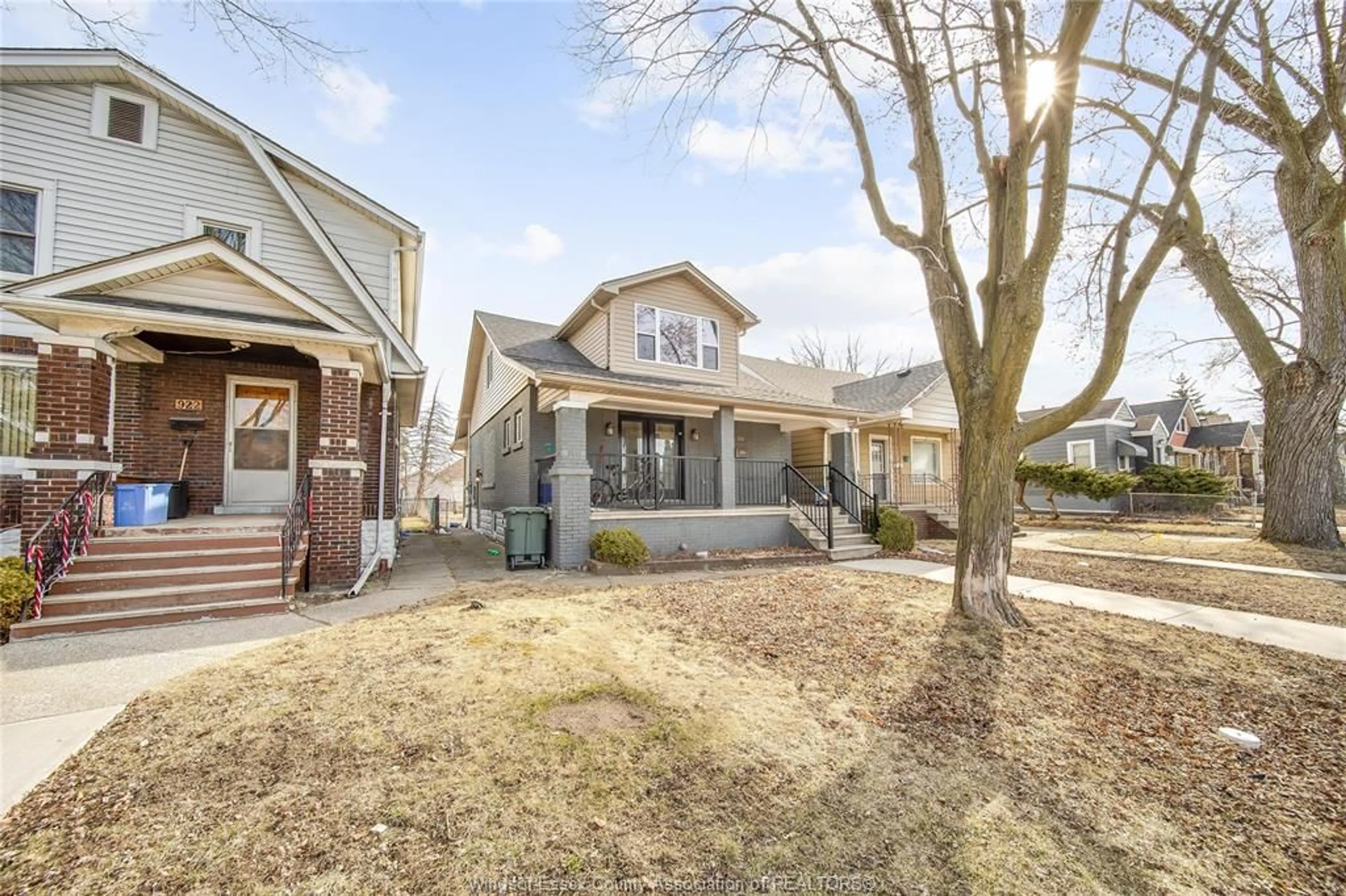 Home with brick exterior material, street for 926 CURRY Ave, Windsor Ontario N9B 2C5
