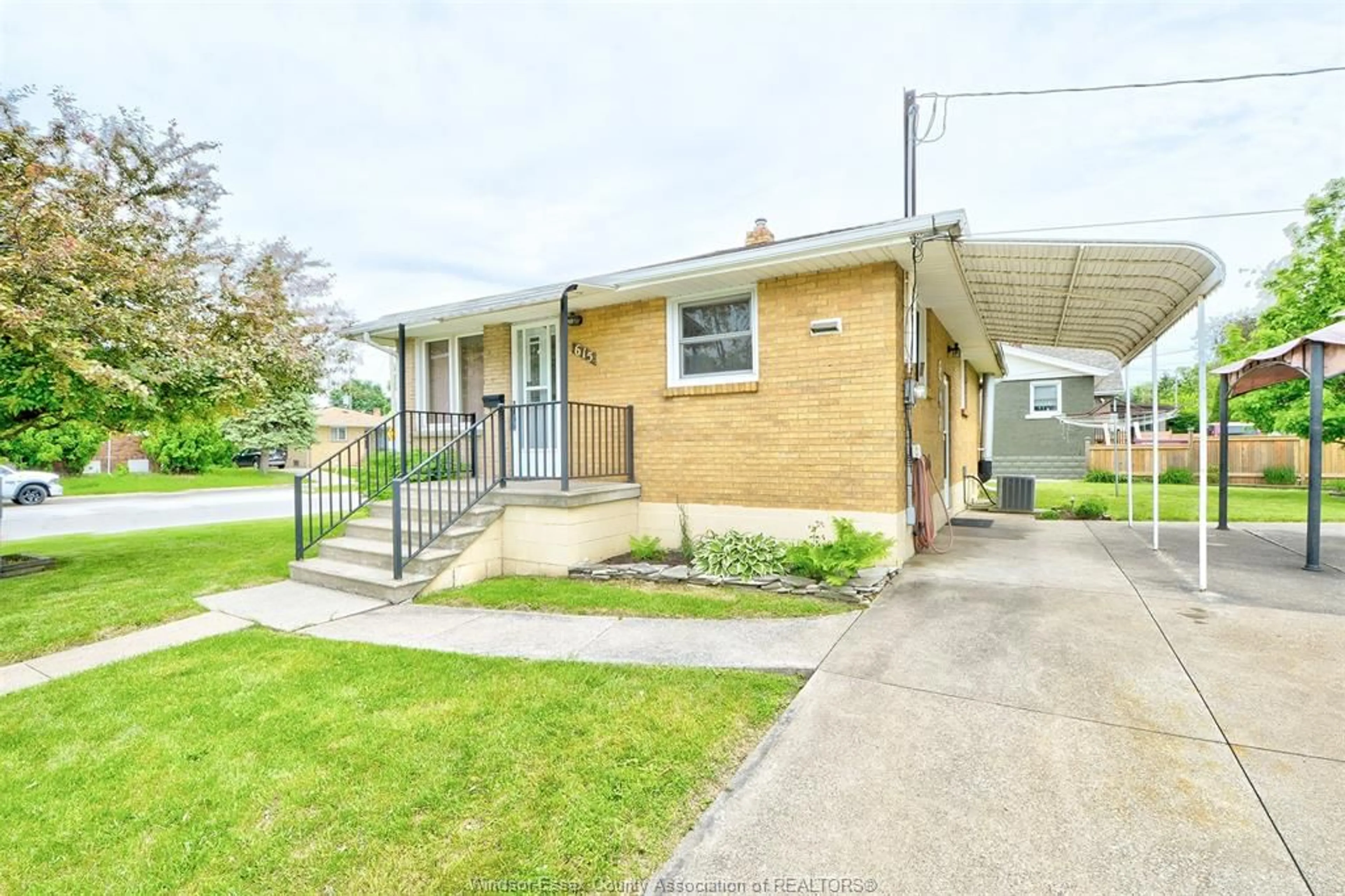 Unknown for 615 GILES, Windsor Ontario N9A 6H9