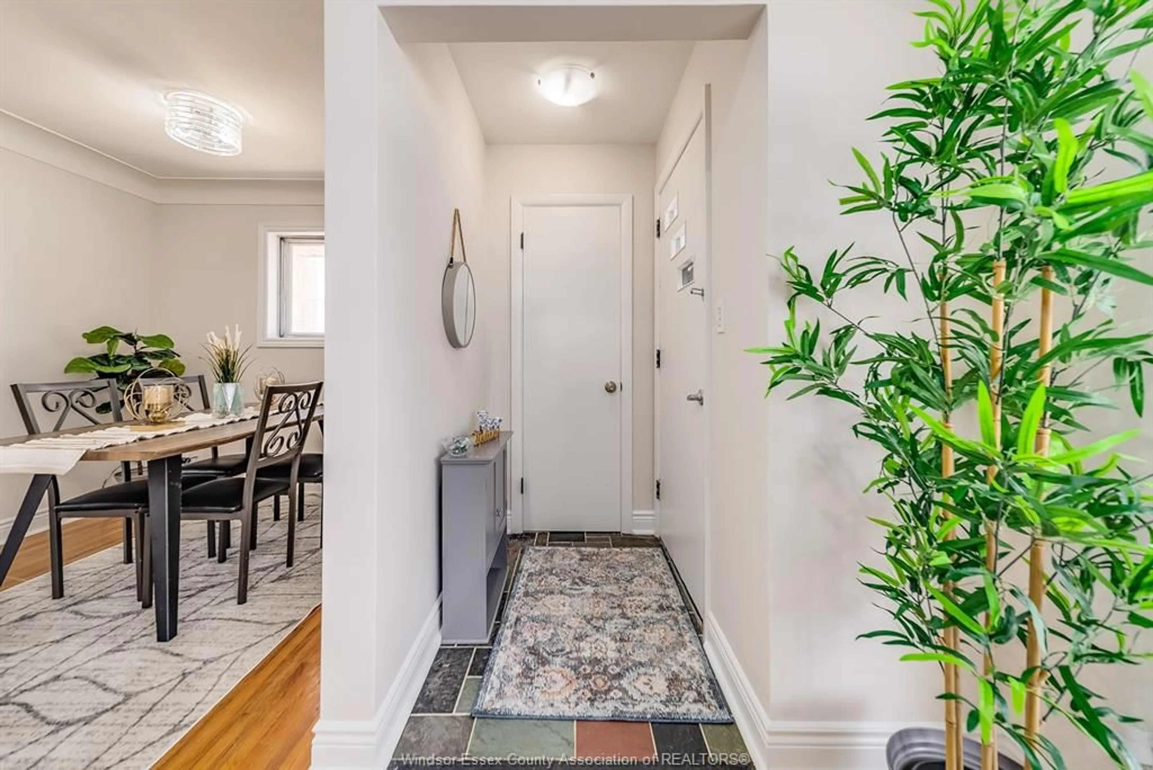 Indoor entryway for 465 RIVERDALE Ave, Windsor Ontario N8S 4B7