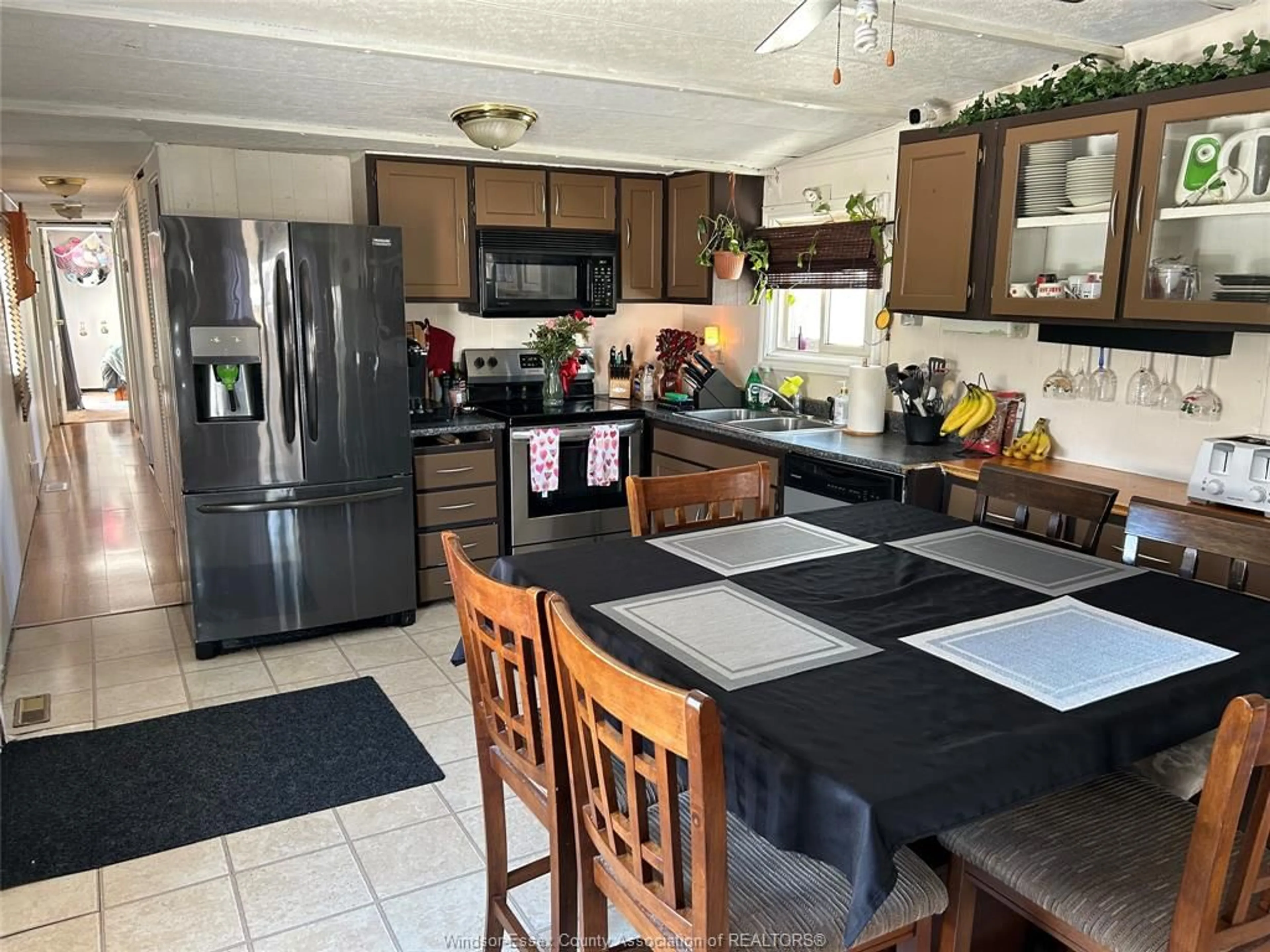 Open concept kitchen, ceramic/tile floor for 3 CYPRESS Crt, McGregor Ontario N0R 1J0