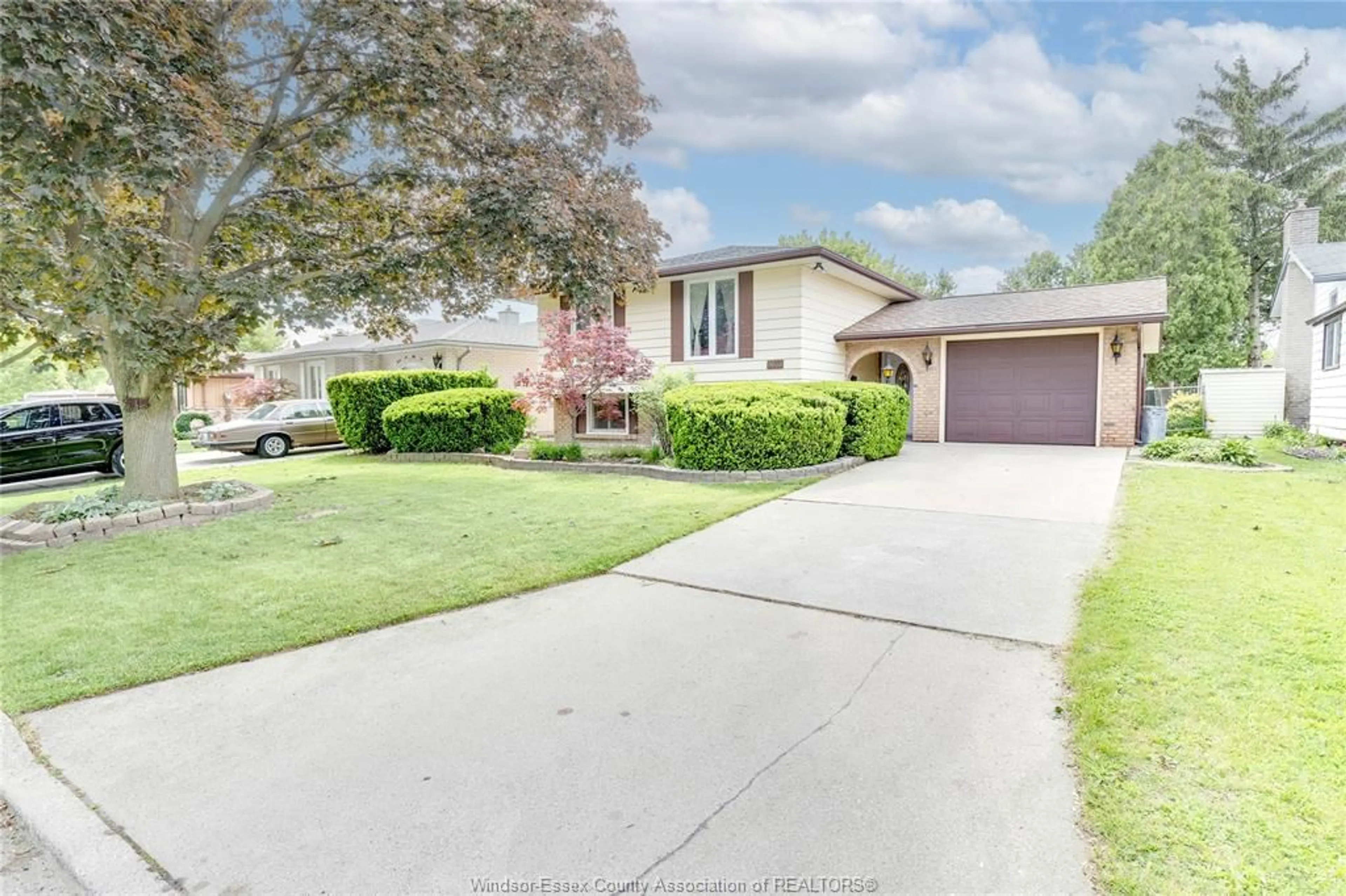 Unknown for 9635 Kerby Rd, Windsor Ontario N8R 1K1