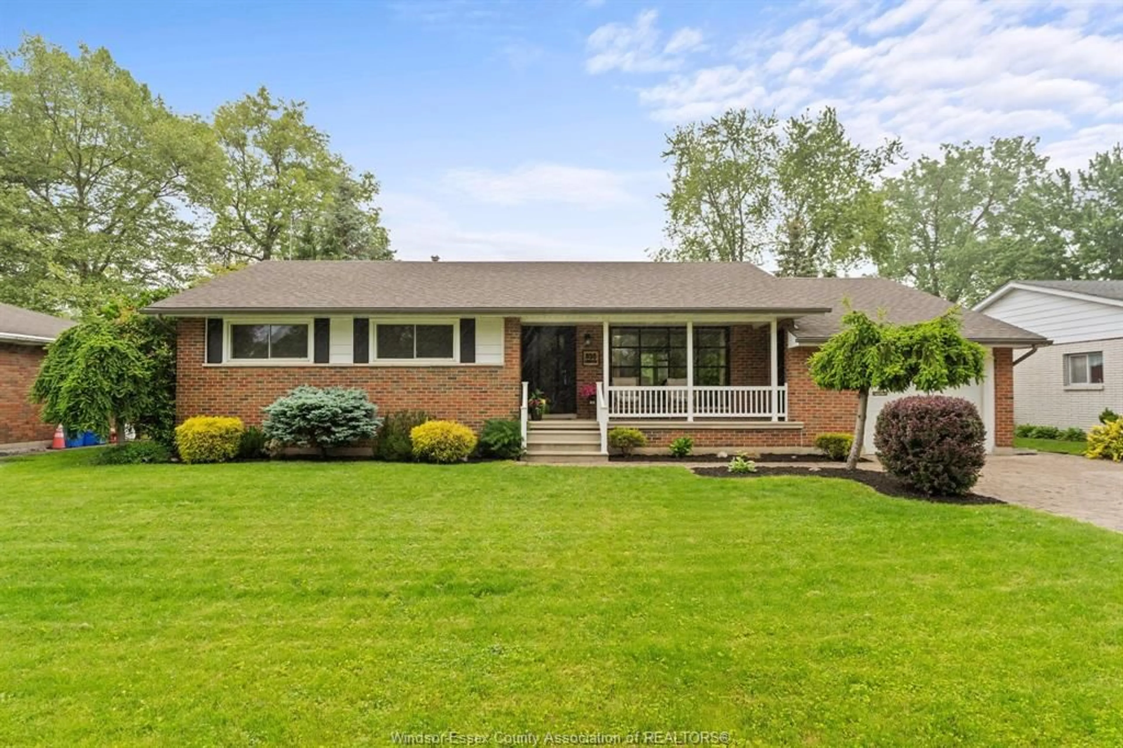 Home with brick exterior material, street for 855 Laurier, LaSalle Ontario N9J 1M9