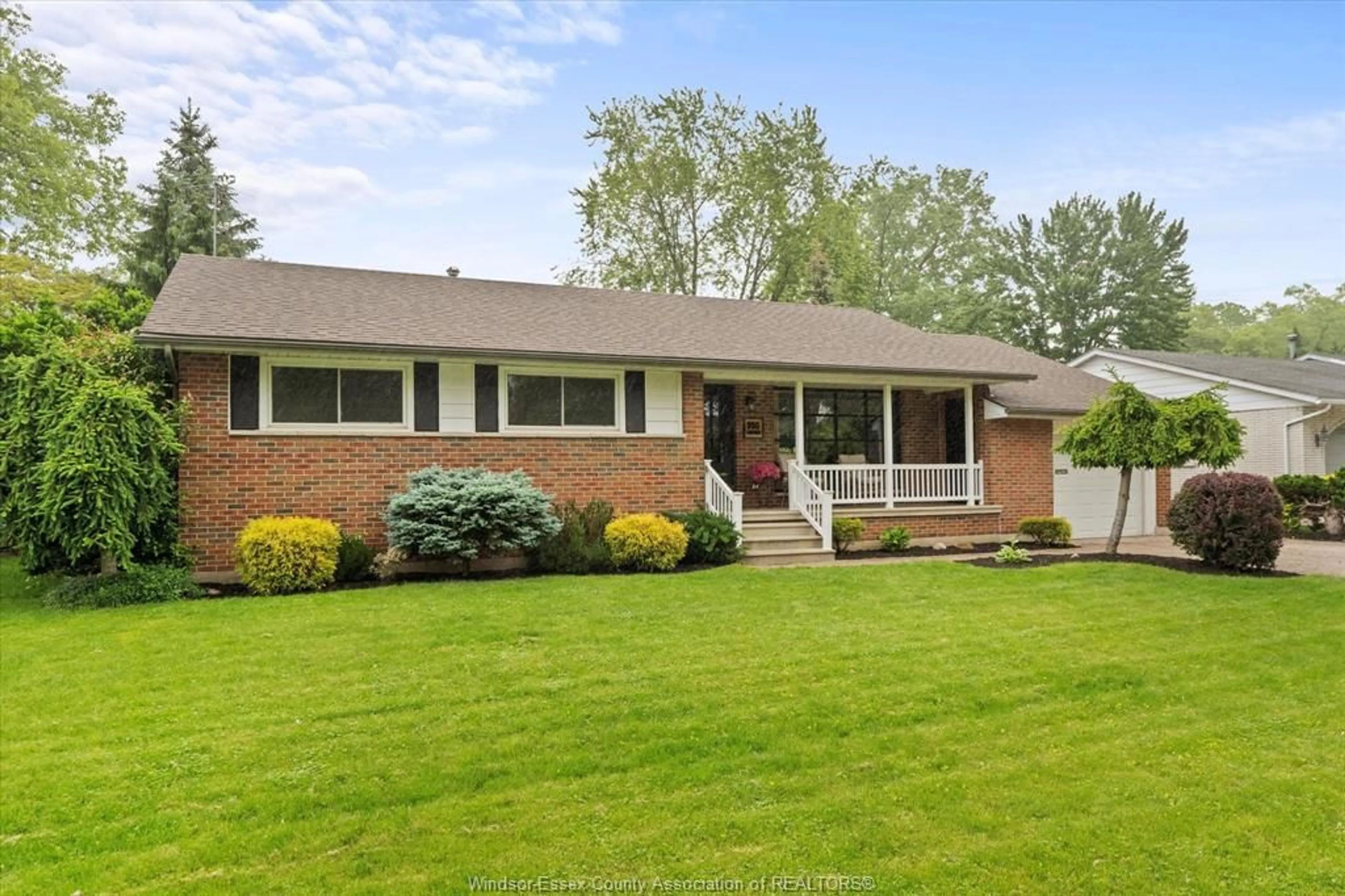 Home with brick exterior material, street for 855 Laurier, LaSalle Ontario N9J 1M9