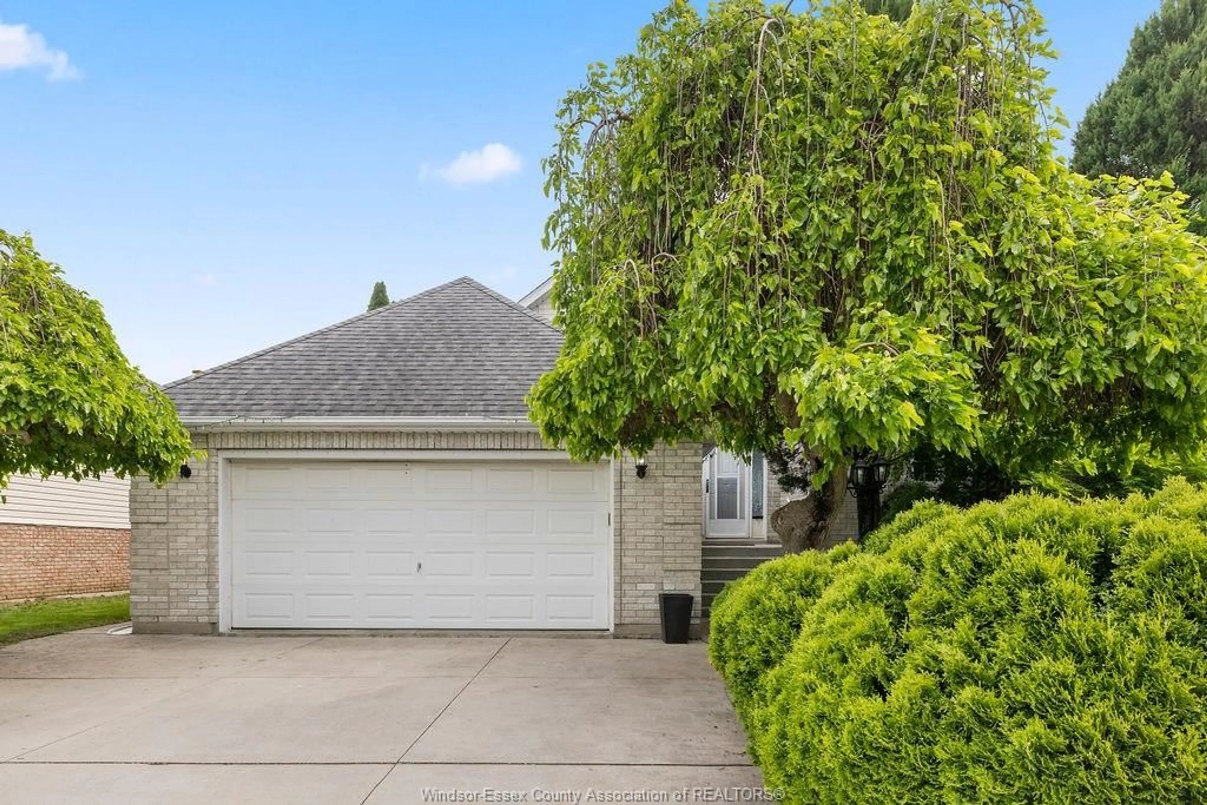 Unknown for 4577 HUNT CLUB Cres, Windsor Ontario N9G 2P6