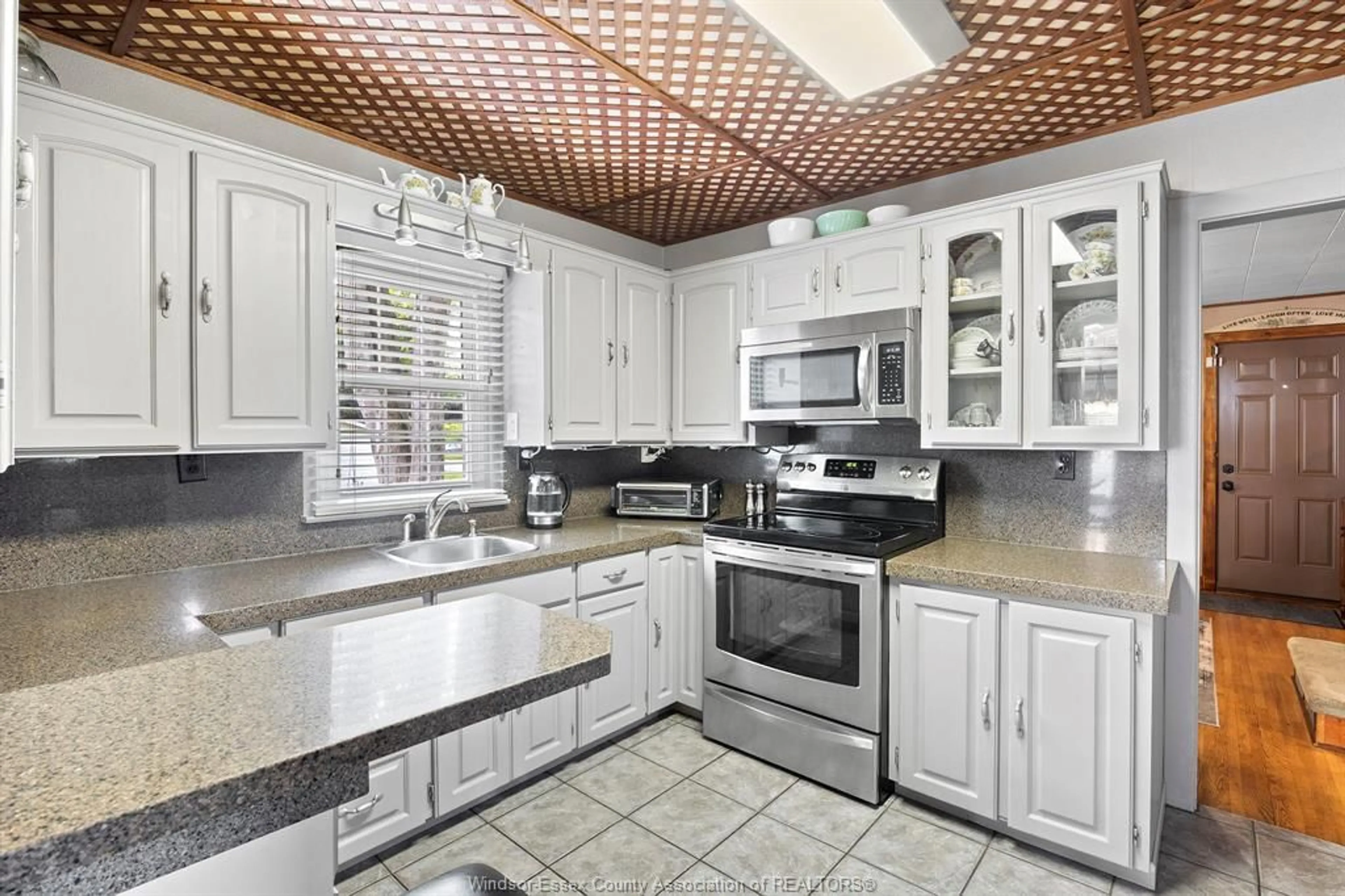 Unknown for 3696 BYNG, Windsor Ontario N8W 3H9