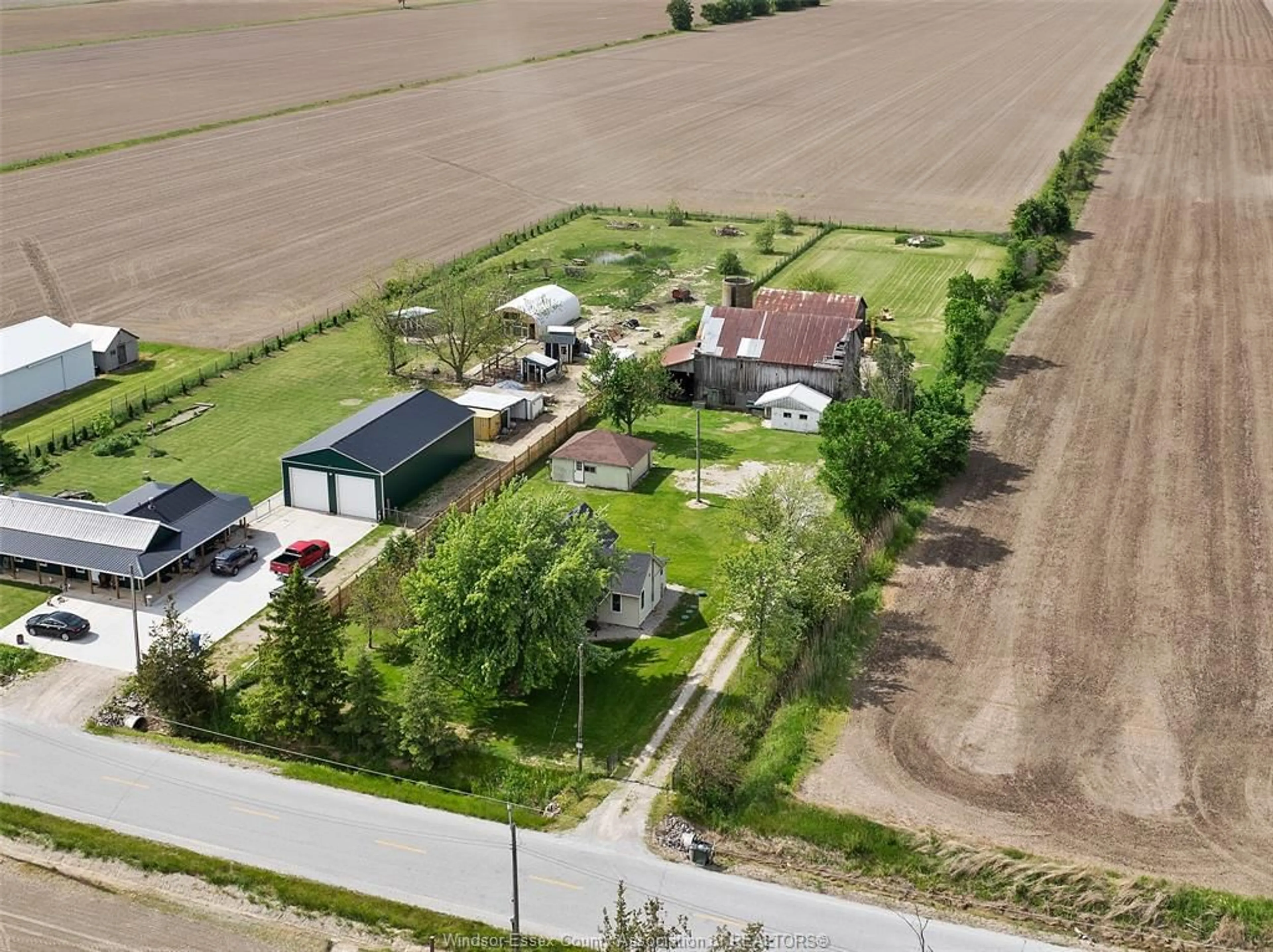 A pic from outside/outdoor area/front of a property/back of a property/a pic from drone, street for 1672 SOUTH MALDEN Rd, Essex Ontario N8M 2X5