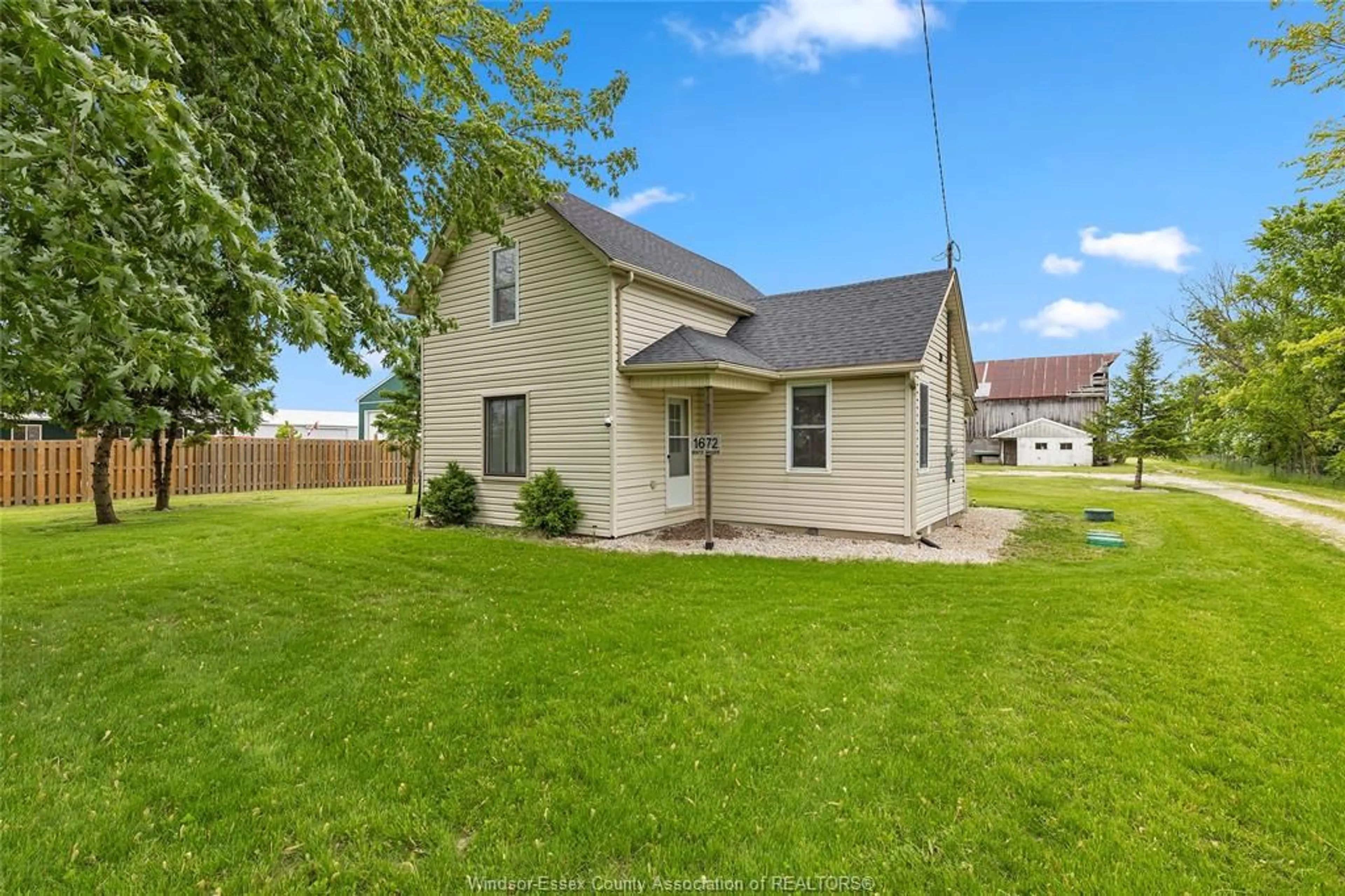 A pic from outside/outdoor area/front of a property/back of a property/a pic from drone, street for 1672 SOUTH MALDEN Rd, Essex Ontario N8M 2X5