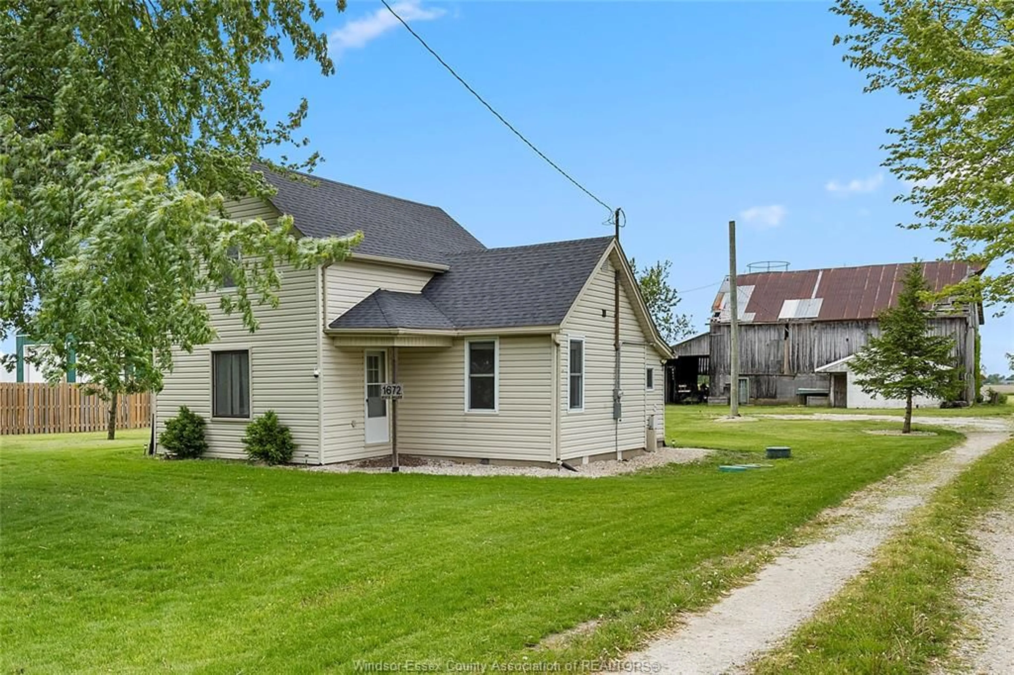 A pic from outside/outdoor area/front of a property/back of a property/a pic from drone, street for 1672 SOUTH MALDEN Rd, Essex Ontario N8M 2X5