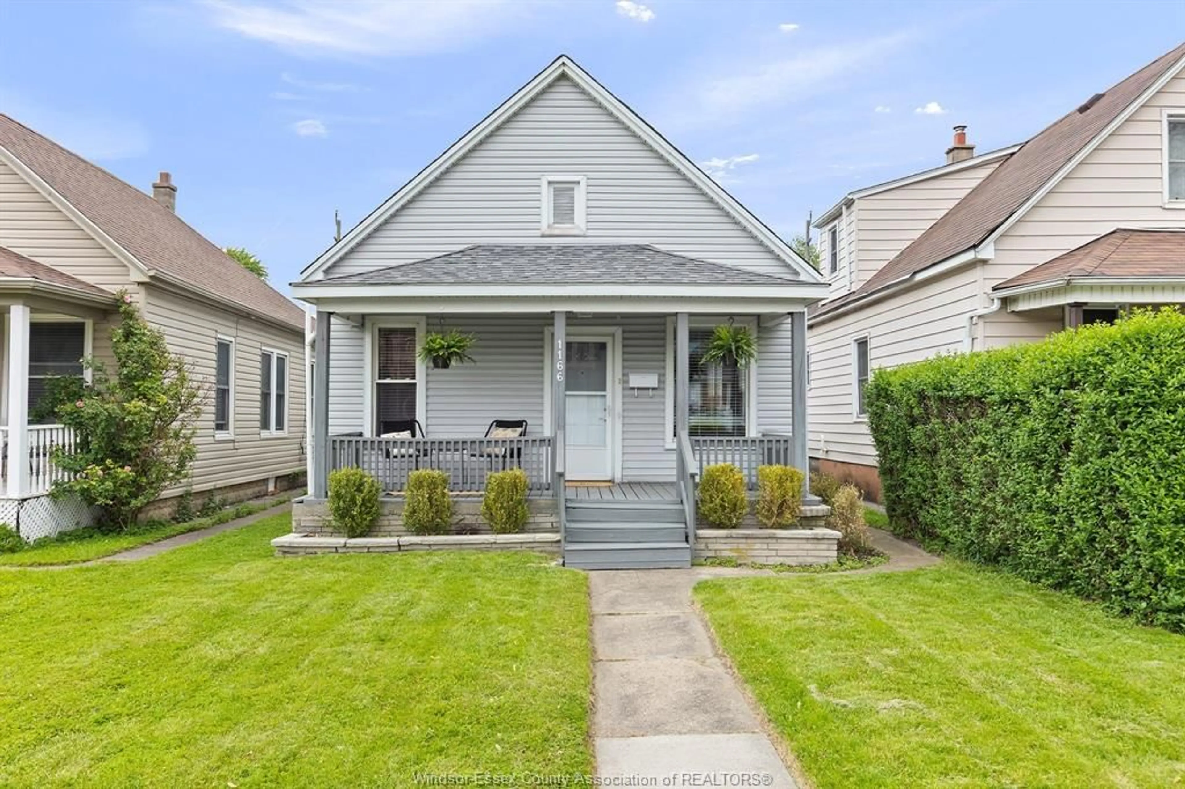 Home with vinyl exterior material, street for 1166 MOY, Windsor Ontario N9A 2P5
