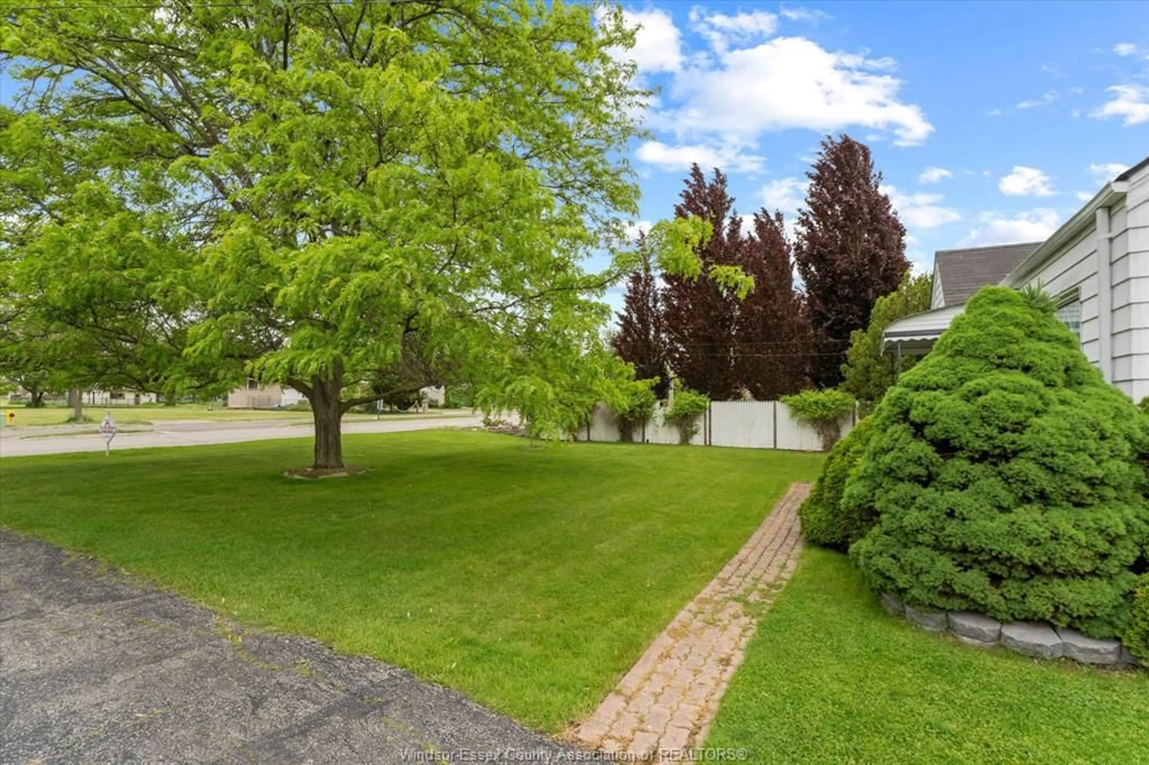 A pic from outside/outdoor area/front of a property/back of a property/a pic from drone, street for 2450 LESPERANCE, Tecumseh Ontario N8N 2W5