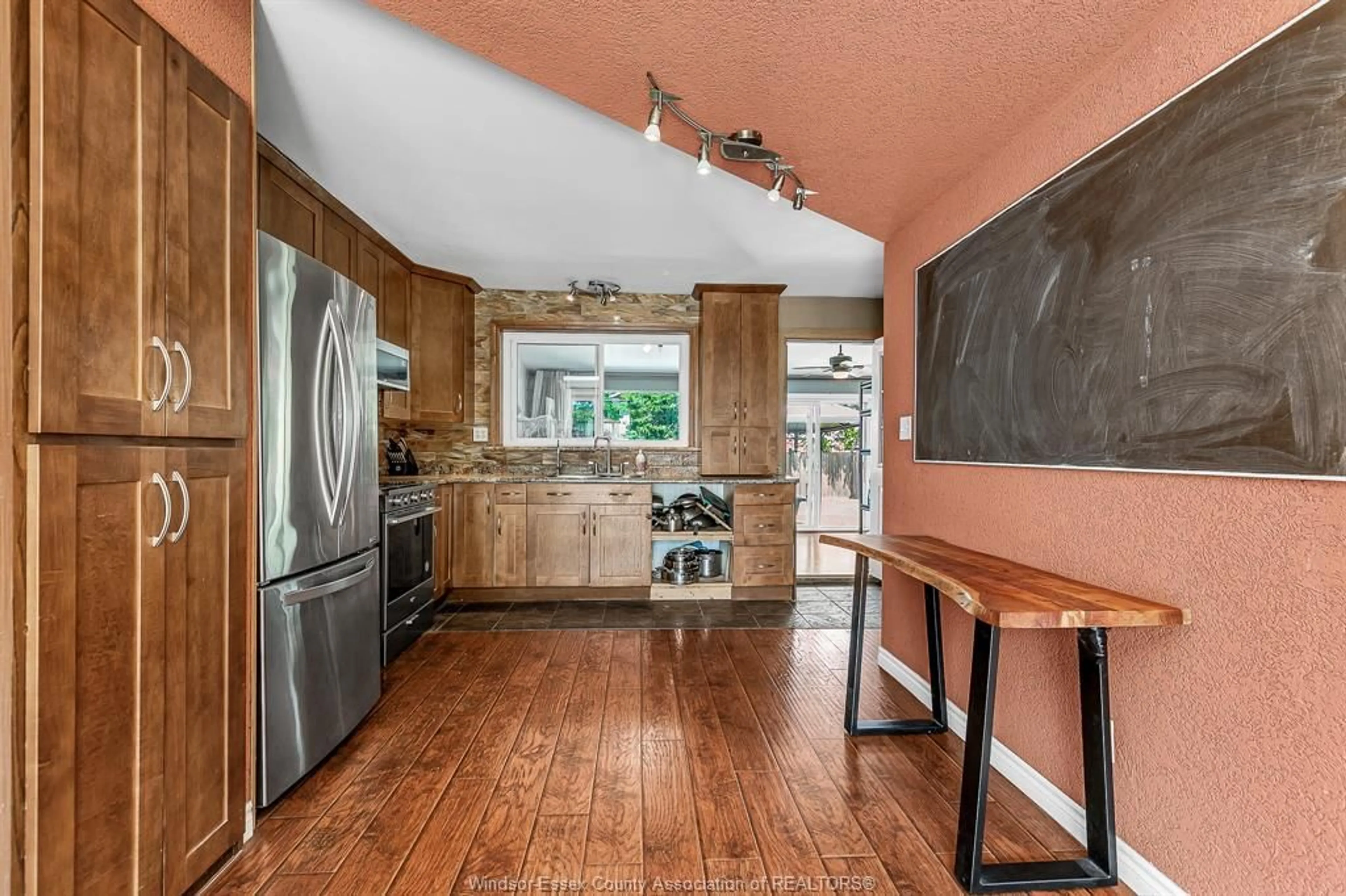 Open concept kitchen, unknown for 770 LYNN, Windsor Ontario N9G 1G7