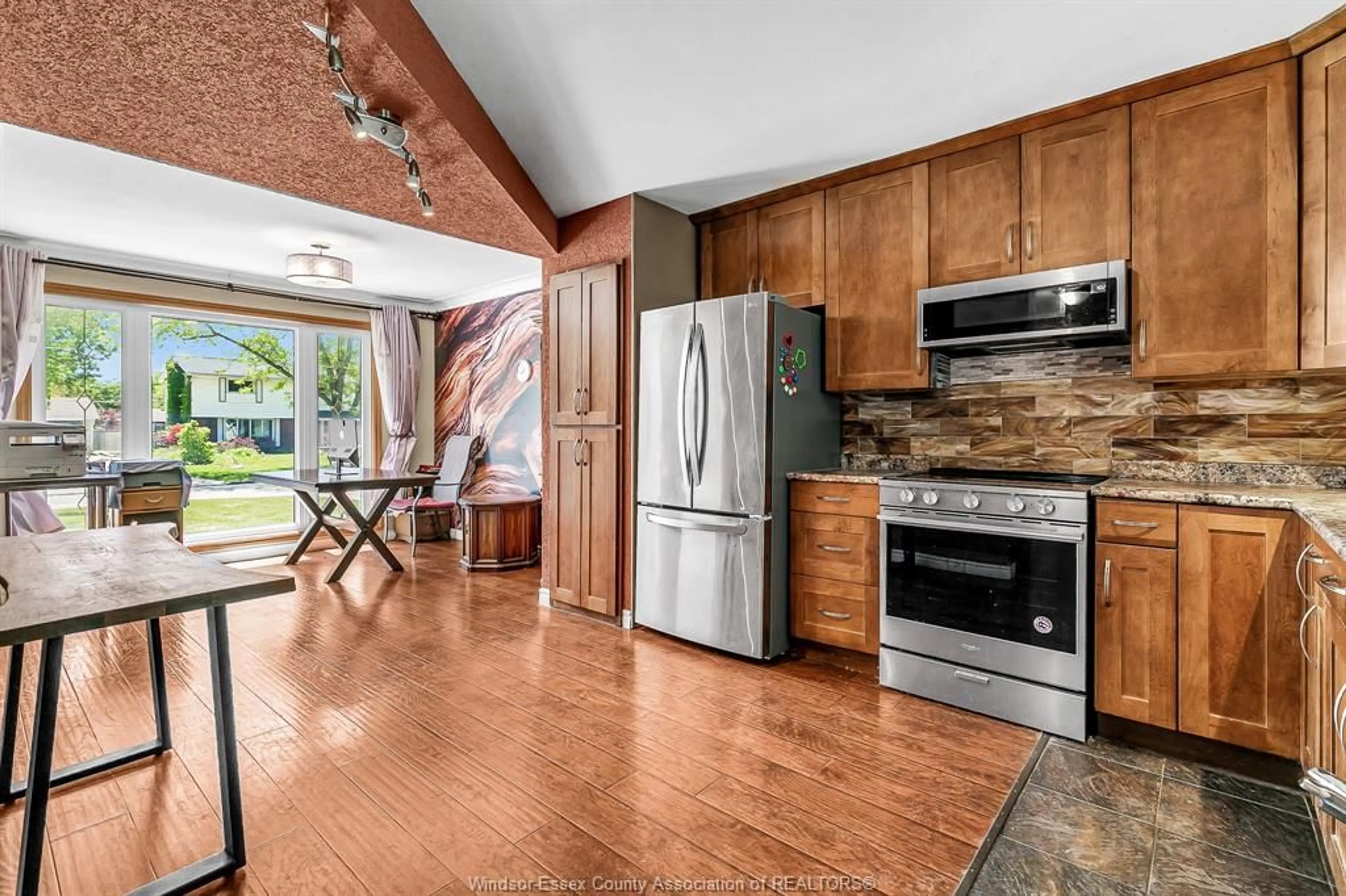 Open concept kitchen, ceramic/tile floor for 770 LYNN, Windsor Ontario N9G 1G7