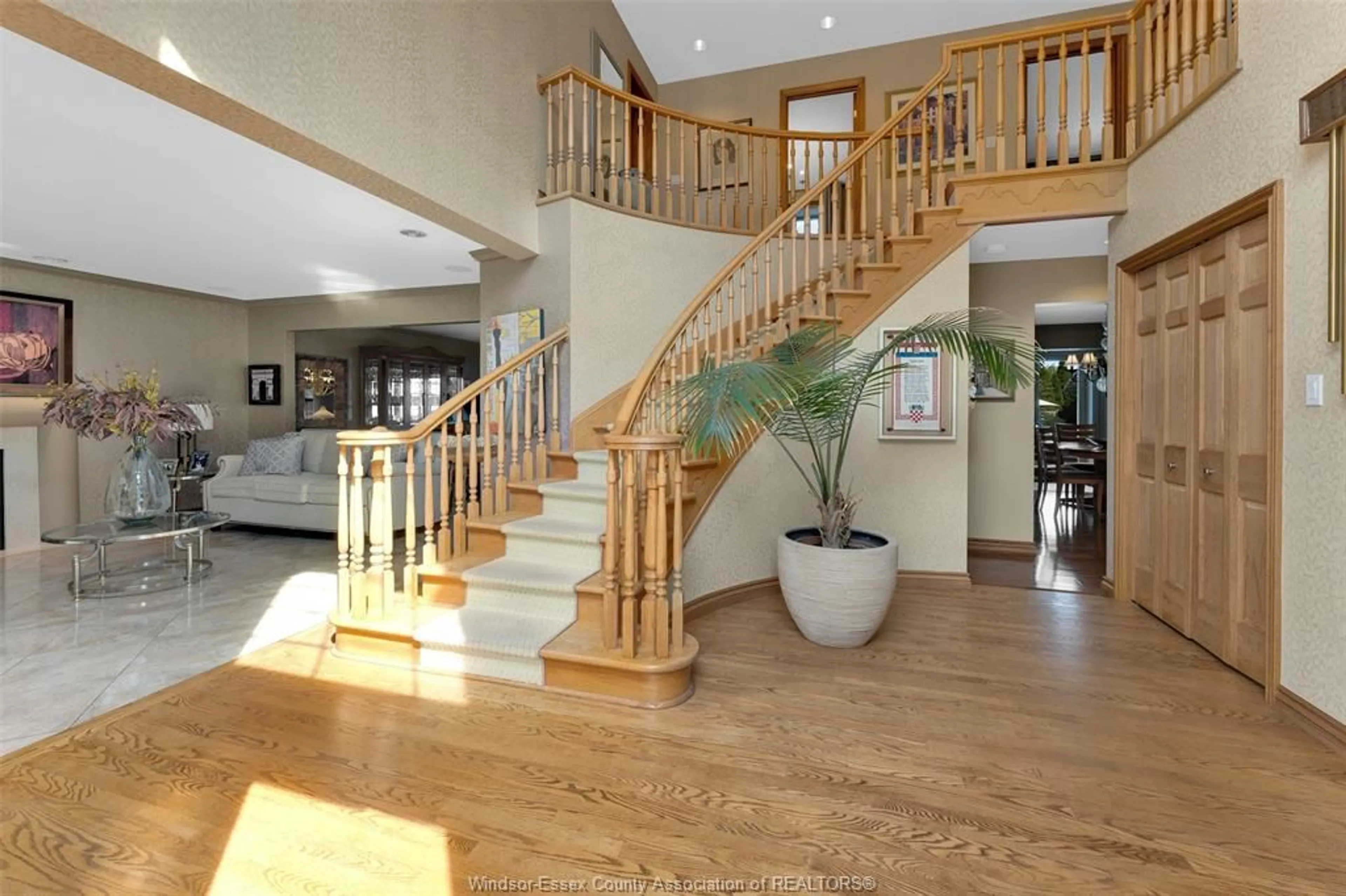 Indoor foyer for 541 KERR Cres, Lakeshore Ontario N0R 1A0