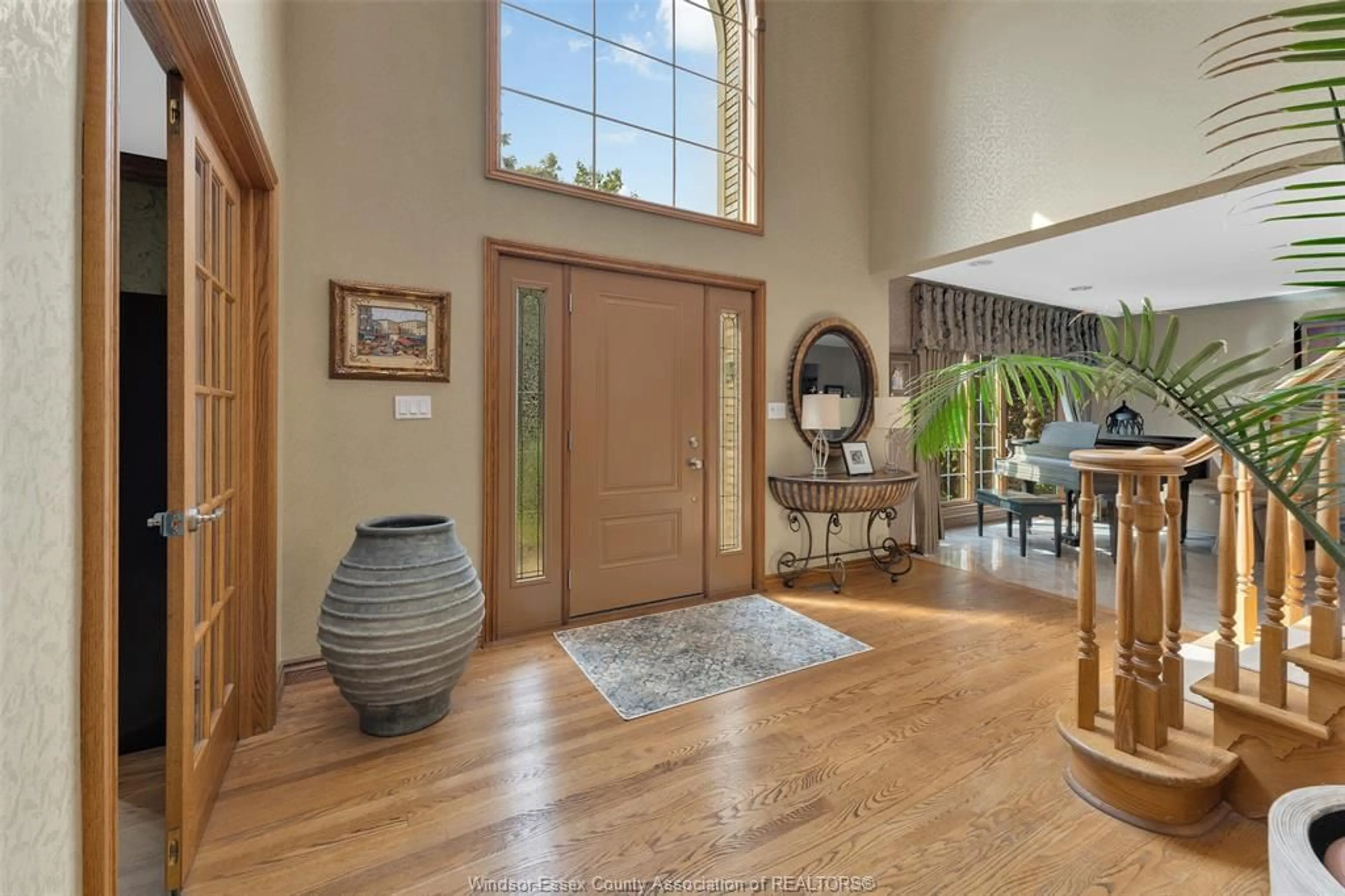 Indoor foyer for 541 KERR Cres, Lakeshore Ontario N0R 1A0