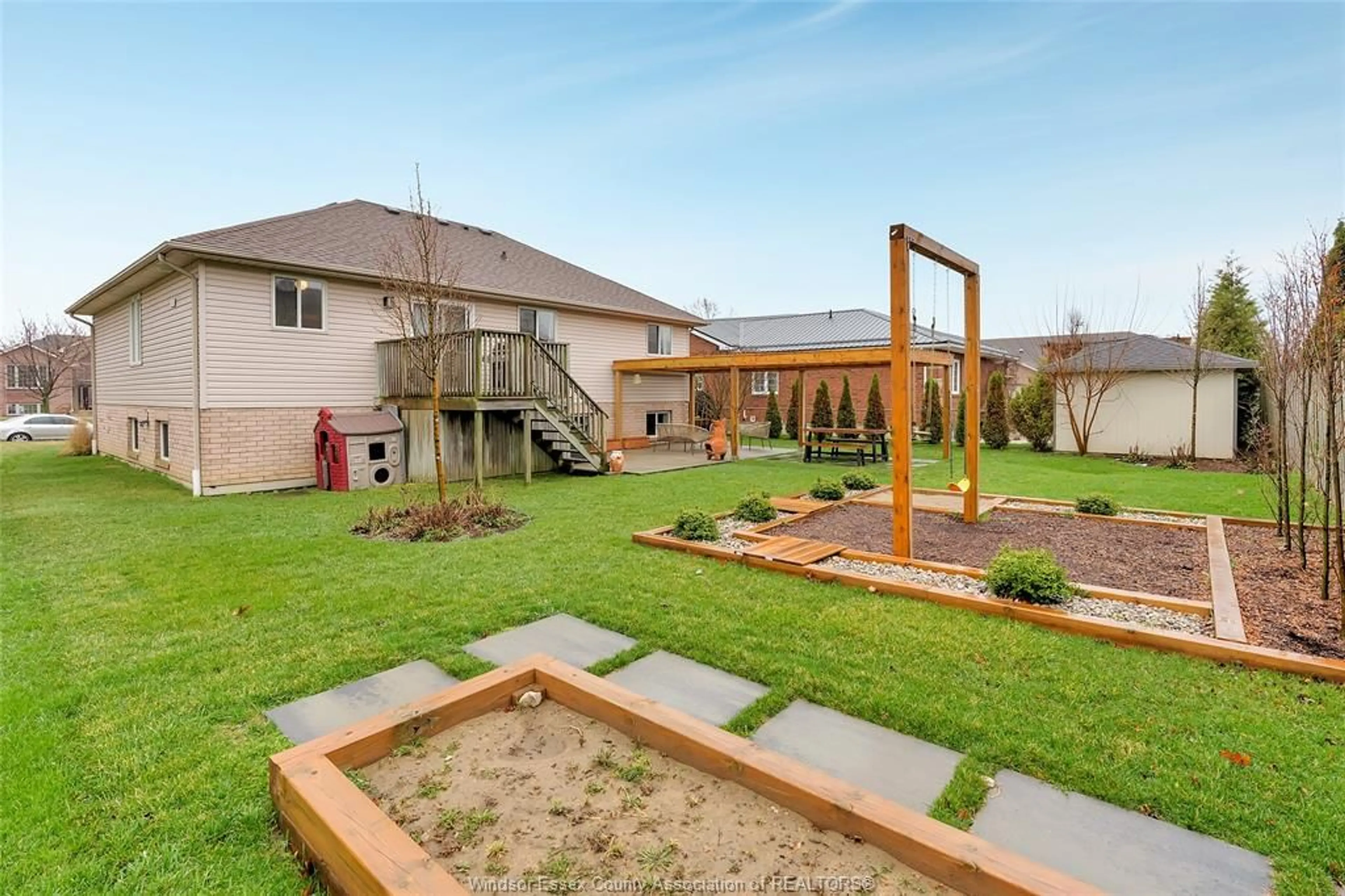 Patio, building for 105 JOANNE, Leamington Ontario N8H 5N7