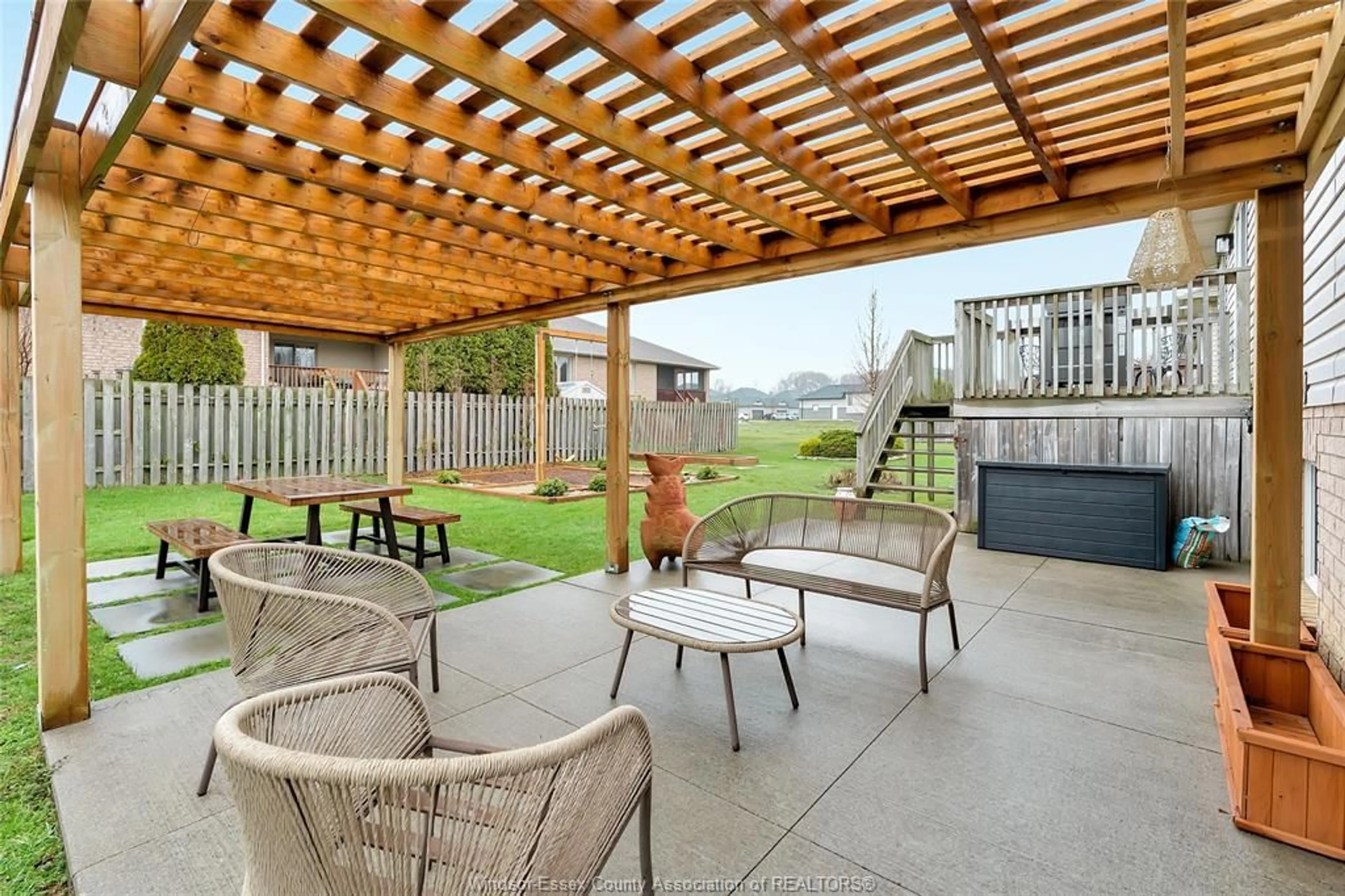 Patio, street for 105 JOANNE, Leamington Ontario N8H 5N7