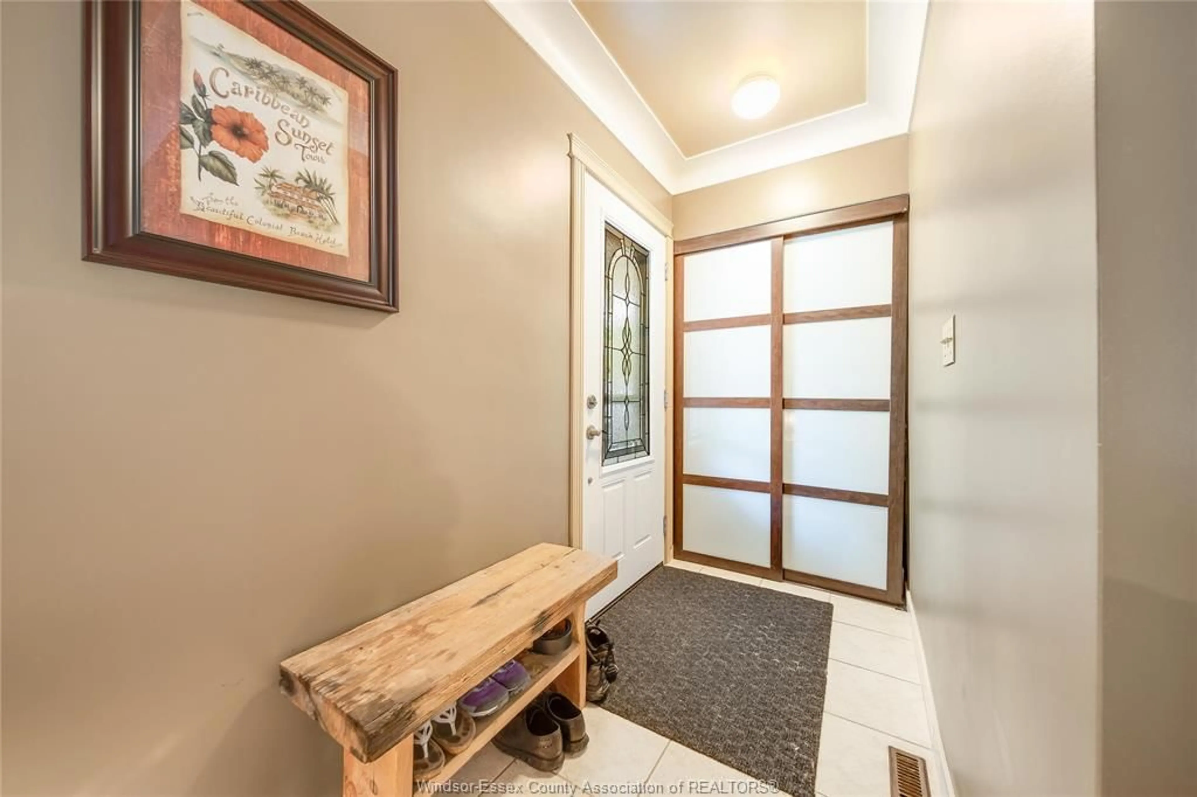 Indoor entryway for 7182 ISABELLE, Windsor Ontario N8S 4J7