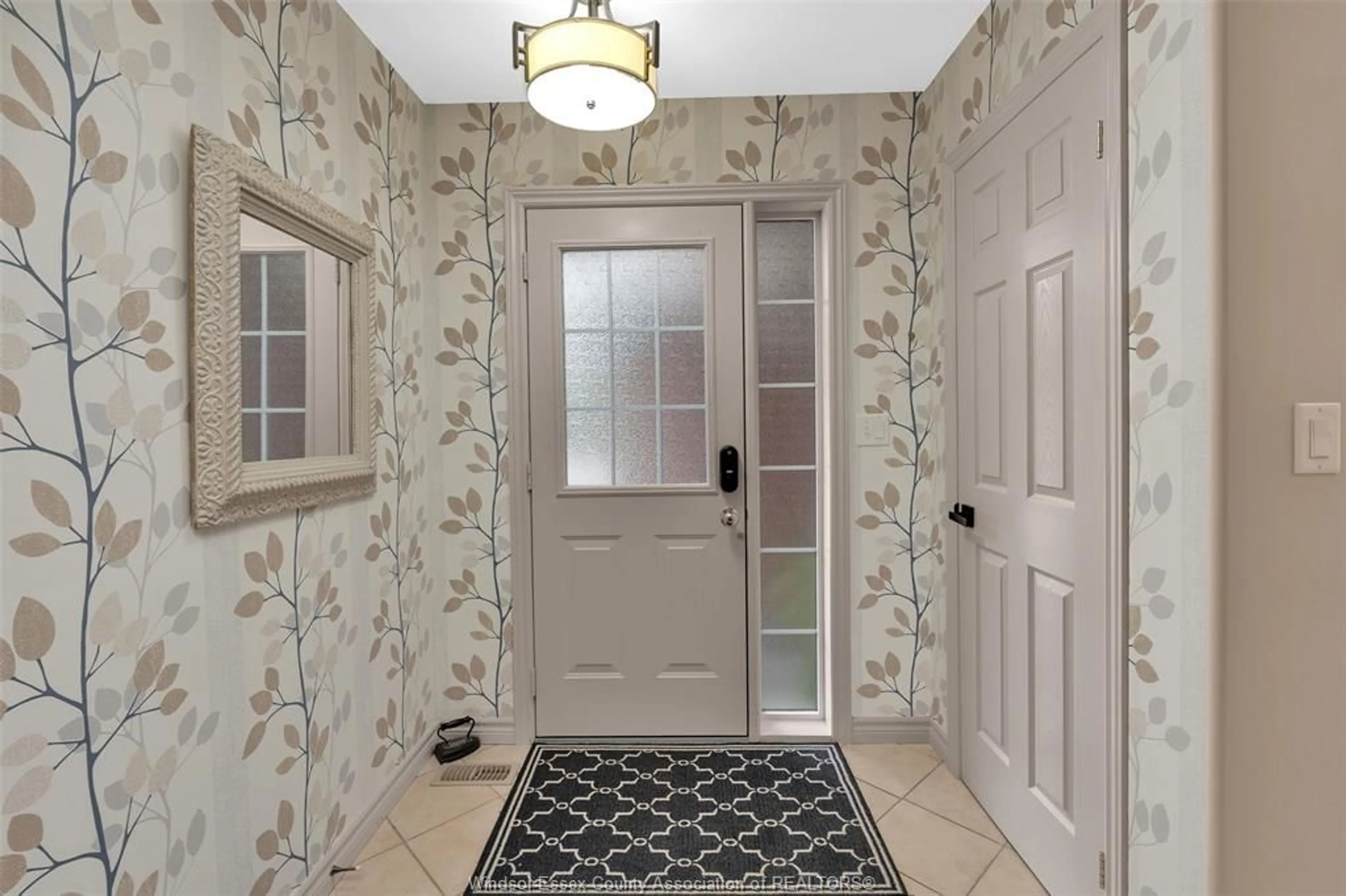 Indoor entryway for 32 ROBSON Rd #2, Leamington Ontario N8H 2M9